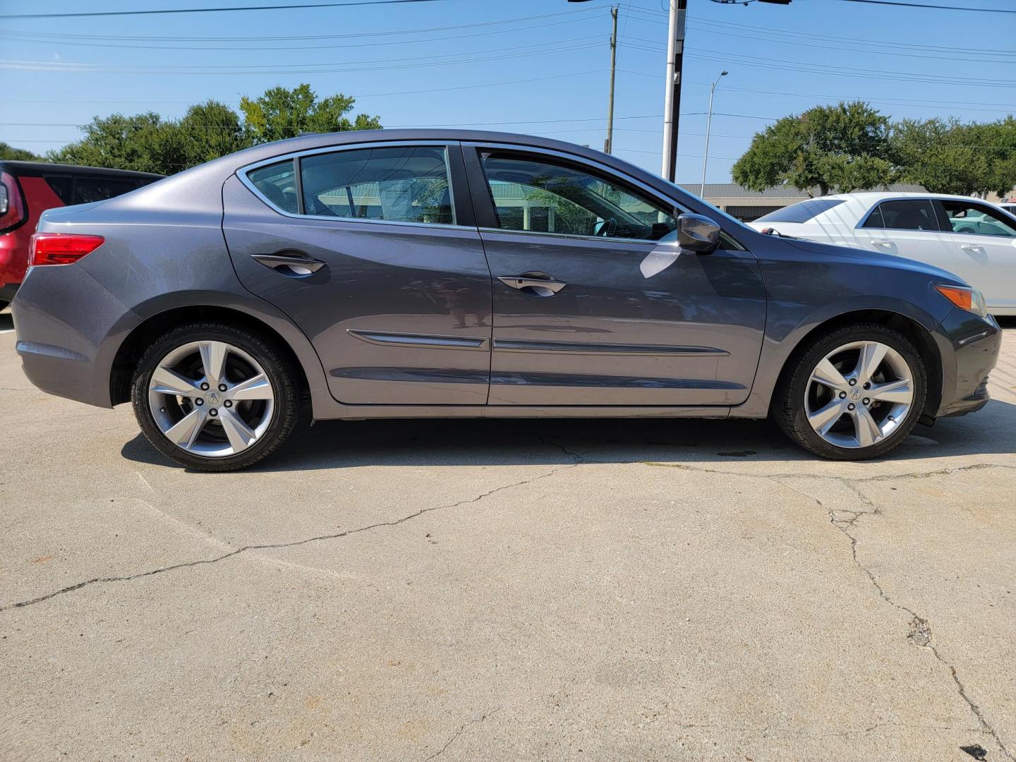 2015 Grey Acura ILX 5-Spd AT (19VDE1F37FE) with an 2.0L L4 16V DOHC engine, 5-Speed Automatic transmission, located at 2020 East Division Street, Arlington, TX, 76011, (817) 801-3191, 32.742390, -97.076874 - One owner. Backup camera. Sun Roof. Texass premiere Buy Here Pay Here with No Credit Check {score} at 2020 East Division Street Arlington, Texas in the center of Dallas, Fort Worth metro area. For in house auto financing in Lancaster, Waxahachie, Cleburne or Sherman call 817-801-3191. Denton, McKinn - Photo#1