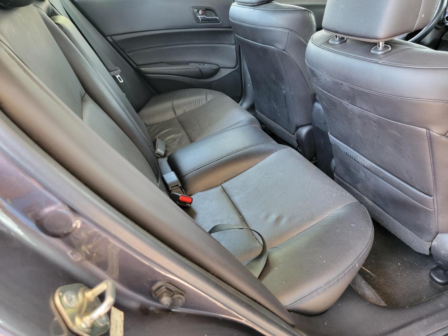 2015 Grey Acura ILX 5-Spd AT (19VDE1F37FE) with an 2.0L L4 16V DOHC engine, 5-Speed Automatic transmission, located at 2020 East Division Street, Arlington, TX, 76011, (817) 801-3191, 32.742390, -97.076874 - One owner. Backup camera. Sun Roof. Texass premiere Buy Here Pay Here with No Credit Check {score} at 2020 East Division Street Arlington, Texas in the center of Dallas, Fort Worth metro area. For in house auto financing in Lancaster, Waxahachie, Cleburne or Sherman call 817-801-3191. Denton, McKinn - Photo#18