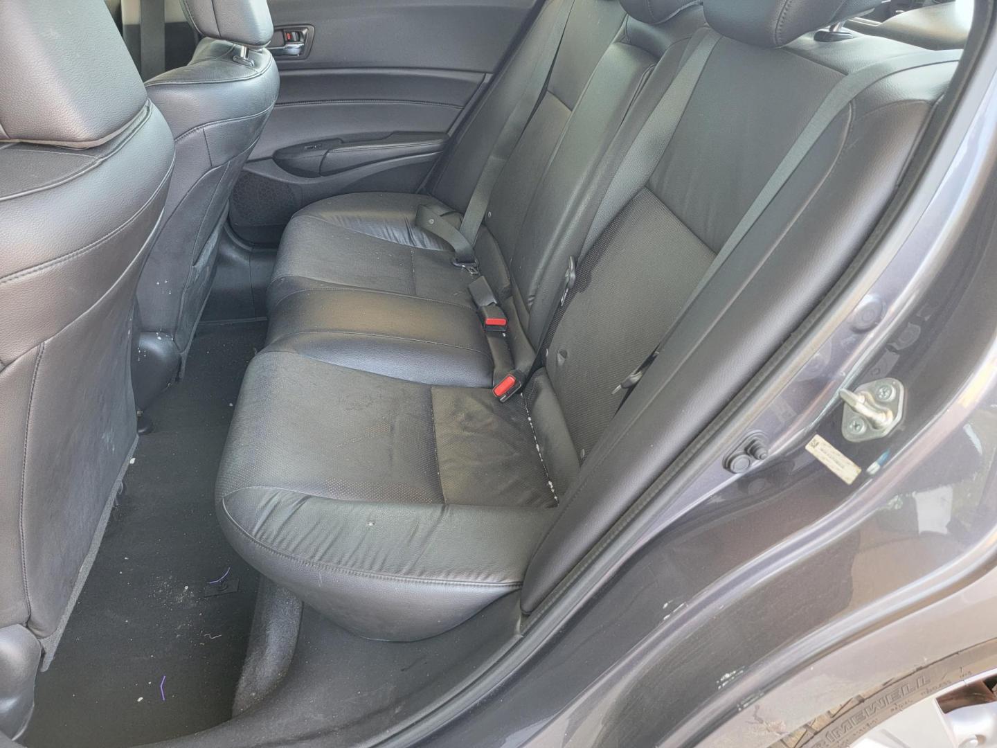 2015 Grey Acura ILX 5-Spd AT (19VDE1F37FE) with an 2.0L L4 16V DOHC engine, 5-Speed Automatic transmission, located at 2020 East Division Street, Arlington, TX, 76011, (817) 801-3191, 32.742390, -97.076874 - One owner. Backup camera. Sun Roof. Texass premiere Buy Here Pay Here with No Credit Check {score} at 2020 East Division Street Arlington, Texas in the center of Dallas, Fort Worth metro area. For in house auto financing in Lancaster, Waxahachie, Cleburne or Sherman call 817-801-3191. Denton, McKinn - Photo#19