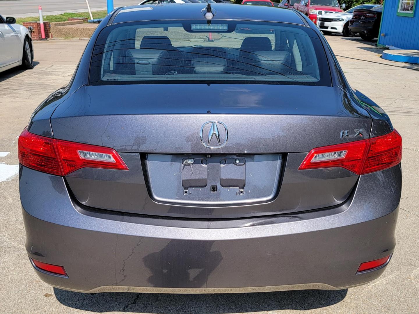 2015 Grey Acura ILX 5-Spd AT (19VDE1F37FE) with an 2.0L L4 16V DOHC engine, 5-Speed Automatic transmission, located at 2020 East Division Street, Arlington, TX, 76011, (817) 801-3191, 32.742390, -97.076874 - One owner. Backup camera. Sun Roof. Texass premiere Buy Here Pay Here with No Credit Check {score} at 2020 East Division Street Arlington, Texas in the center of Dallas, Fort Worth metro area. For in house auto financing in Lancaster, Waxahachie, Cleburne or Sherman call 817-801-3191. Denton, McKinn - Photo#4