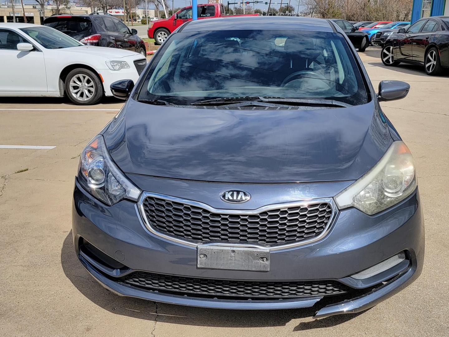 2016 Blue /Black Kia Forte LX w/Popular Package (KNAFK4A60G5) with an 1.8L L4 DOHC 16V engine, Automatic transmission, located at 2020 East Division Street, Arlington, TX, 76011, (817) 801-3191, 32.742390, -97.076874 - 2016 Kia Forte LX w-Popular Package for sale in Dallas, Texas. No credit score (check) required. Buy here pay here dealership that has a in house lease with a purchase option. - Photo#7