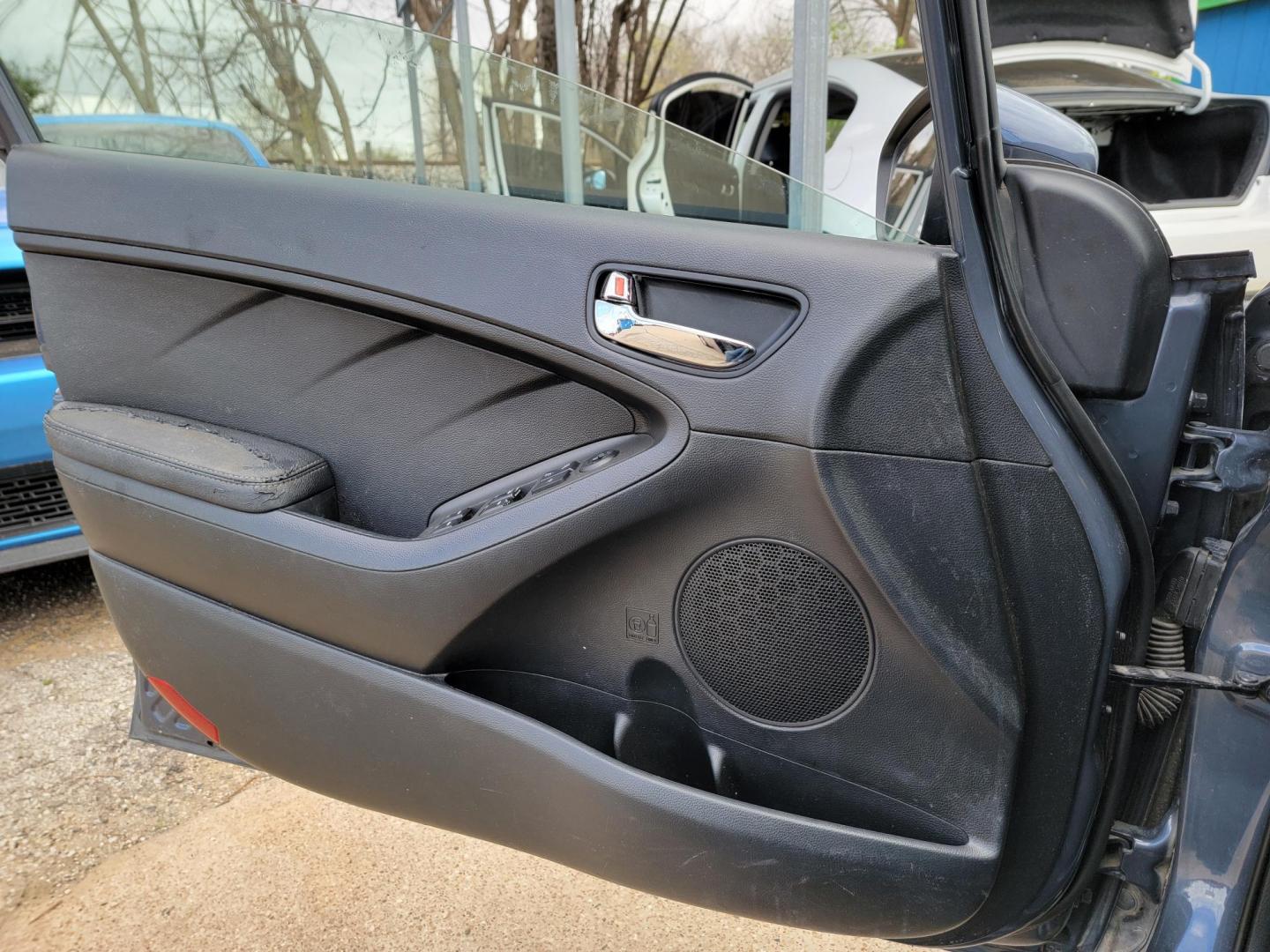 2016 Blue /Black Kia Forte LX w/Popular Package (KNAFK4A60G5) with an 1.8L L4 DOHC 16V engine, Automatic transmission, located at 2020 East Division Street, Arlington, TX, 76011, (817) 801-3191, 32.742390, -97.076874 - 2016 Kia Forte LX w-Popular Package for sale in Dallas, Texas. No credit score (check) required. Buy here pay here dealership that has a in house lease with a purchase option. - Photo#15