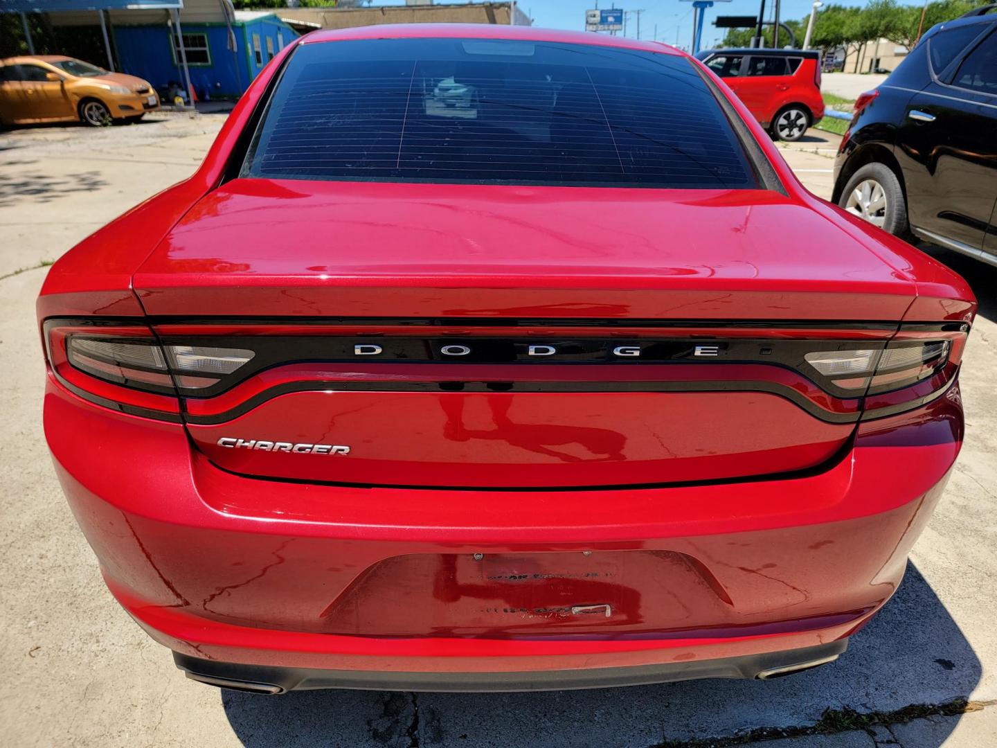 2016 Red /Black Dodge Charger SE (2C3CDXBG7GH) with an 3.6L V6 DOHC 24V engine, 8A transmission, located at 2020 East Division Street, Arlington, TX, 76011, (817) 801-3191, 32.742390, -97.076874 - Texass premiere Buy Here Pay Here with No Credit Check {score} at 2020 East Division Street Arlington, Texas in the center of Dallas, Fort Worth metro area. For in house auto financing in Lancaster, Waxahachie, Cleburne or Sherman call 817-801-3191. Denton, McKinney, Waco and Weatherford shoppers wa - Photo#4
