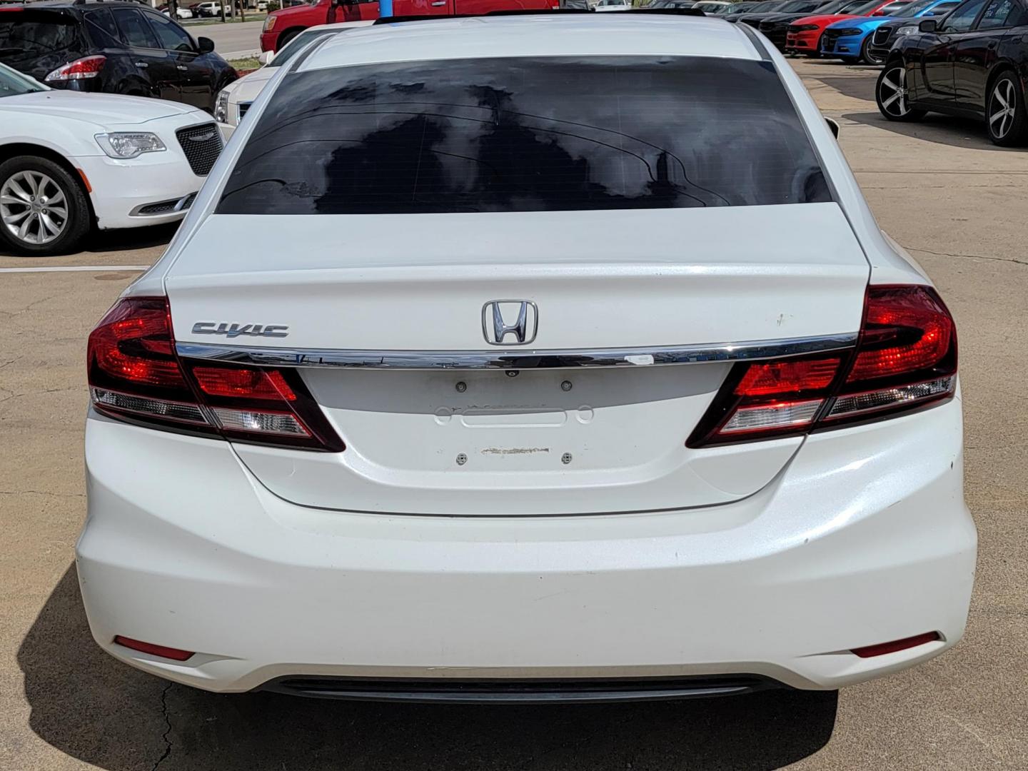 2015 White Honda Civic EX-L Sedan CVT (19XFB2F91FE) with an 1.8L L4 SOHC 16V engine, Continuously Variable Transmission transmission, located at 2020 East Division Street, Arlington, TX, 76011, (817) 801-3191, 32.742390, -97.076874 - Texass premiere Buy Here Pay Here with No Credit Check {score} at 2020 East Division Street Arlington, Texas in the center of Dallas, Fort Worth metro area. For in house auto financing in Lancaster, Waxahachie, Cleburne or Sherman call 817-801-3191. Denton, McKinney, Waco and Weatherford shoppers wa - Photo#3