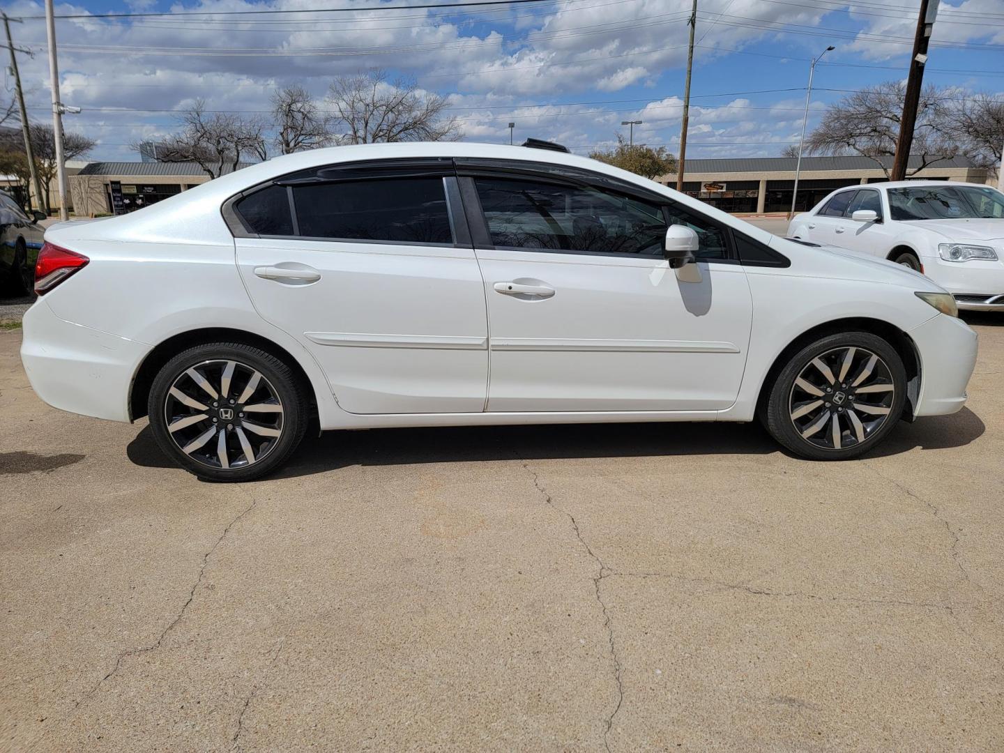 2015 White Honda Civic EX-L Sedan CVT (19XFB2F91FE) with an 1.8L L4 SOHC 16V engine, Continuously Variable Transmission transmission, located at 2020 East Division Street, Arlington, TX, 76011, (817) 801-3191, 32.742390, -97.076874 - Texass premiere Buy Here Pay Here with No Credit Check {score} at 2020 East Division Street Arlington, Texas in the center of Dallas, Fort Worth metro area. For in house auto financing in Lancaster, Waxahachie, Cleburne or Sherman call 817-801-3191. Denton, McKinney, Waco and Weatherford shoppers wa - Photo#1