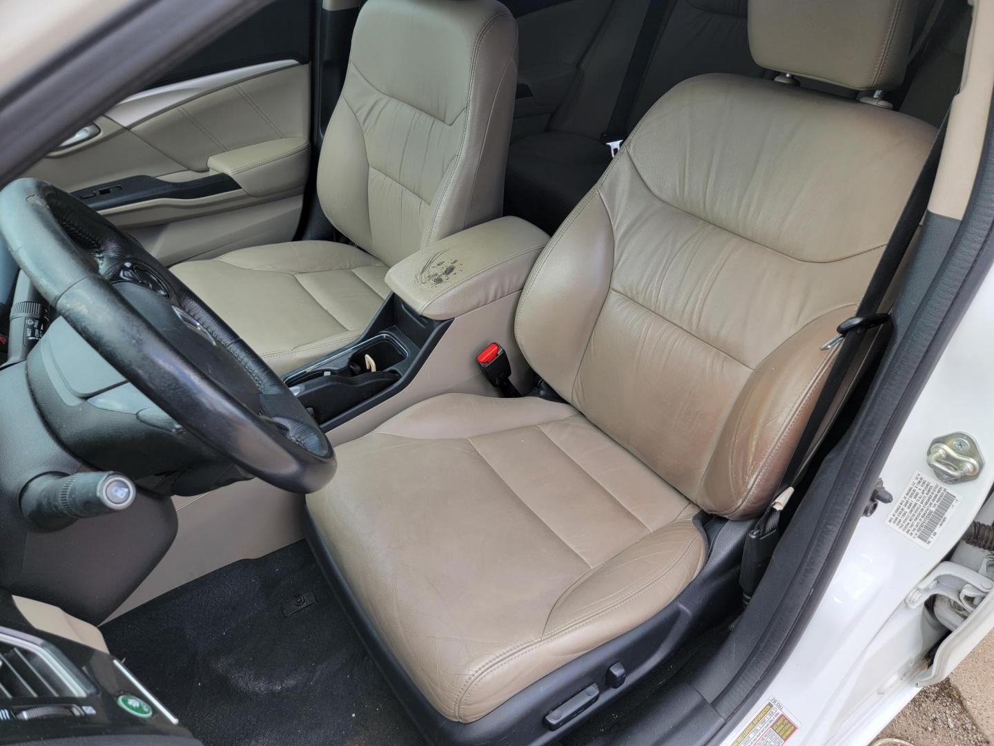 2015 White Honda Civic EX-L Sedan CVT (19XFB2F91FE) with an 1.8L L4 SOHC 16V engine, Continuously Variable Transmission transmission, located at 2020 East Division Street, Arlington, TX, 76011, (817) 801-3191, 32.742390, -97.076874 - Texass premiere Buy Here Pay Here with No Credit Check {score} at 2020 East Division Street Arlington, Texas in the center of Dallas, Fort Worth metro area. For in house auto financing in Lancaster, Waxahachie, Cleburne or Sherman call 817-801-3191. Denton, McKinney, Waco and Weatherford shoppers wa - Photo#19