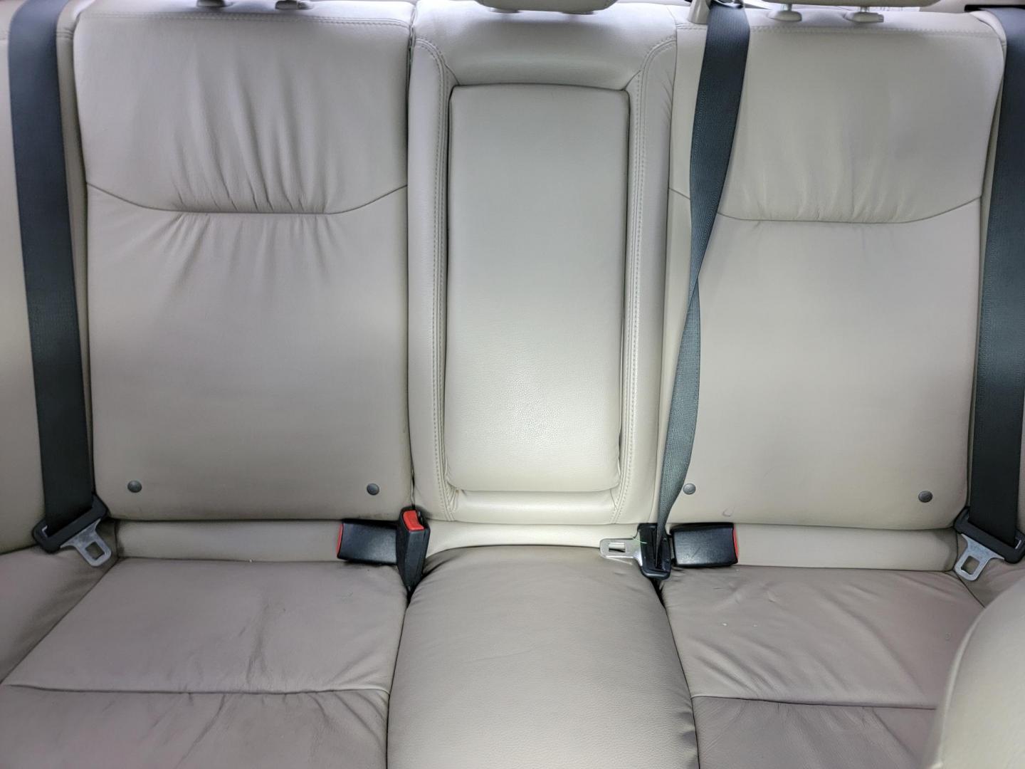 2015 White Honda Civic EX-L Sedan CVT (19XFB2F91FE) with an 1.8L L4 SOHC 16V engine, Continuously Variable Transmission transmission, located at 2020 East Division Street, Arlington, TX, 76011, (817) 801-3191, 32.742390, -97.076874 - Texass premiere Buy Here Pay Here with No Credit Check {score} at 2020 East Division Street Arlington, Texas in the center of Dallas, Fort Worth metro area. For in house auto financing in Lancaster, Waxahachie, Cleburne or Sherman call 817-801-3191. Denton, McKinney, Waco and Weatherford shoppers wa - Photo#17