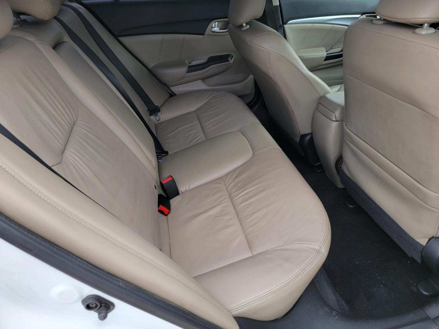 2015 White Honda Civic EX-L Sedan CVT (19XFB2F91FE) with an 1.8L L4 SOHC 16V engine, Continuously Variable Transmission transmission, located at 2020 East Division Street, Arlington, TX, 76011, (817) 801-3191, 32.742390, -97.076874 - Texass premiere Buy Here Pay Here with No Credit Check {score} at 2020 East Division Street Arlington, Texas in the center of Dallas, Fort Worth metro area. For in house auto financing in Lancaster, Waxahachie, Cleburne or Sherman call 817-801-3191. Denton, McKinney, Waco and Weatherford shoppers wa - Photo#21