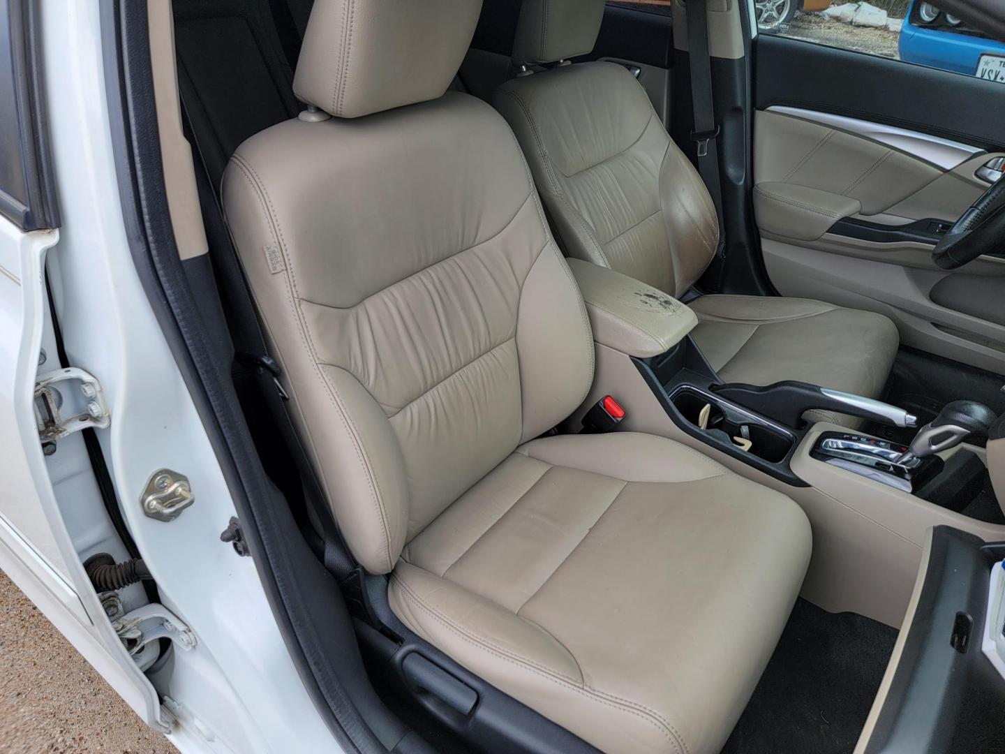 2015 White Honda Civic EX-L Sedan CVT (19XFB2F91FE) with an 1.8L L4 SOHC 16V engine, Continuously Variable Transmission transmission, located at 2020 East Division Street, Arlington, TX, 76011, (817) 801-3191, 32.742390, -97.076874 - Texass premiere Buy Here Pay Here with No Credit Check {score} at 2020 East Division Street Arlington, Texas in the center of Dallas, Fort Worth metro area. For in house auto financing in Lancaster, Waxahachie, Cleburne or Sherman call 817-801-3191. Denton, McKinney, Waco and Weatherford shoppers wa - Photo#22