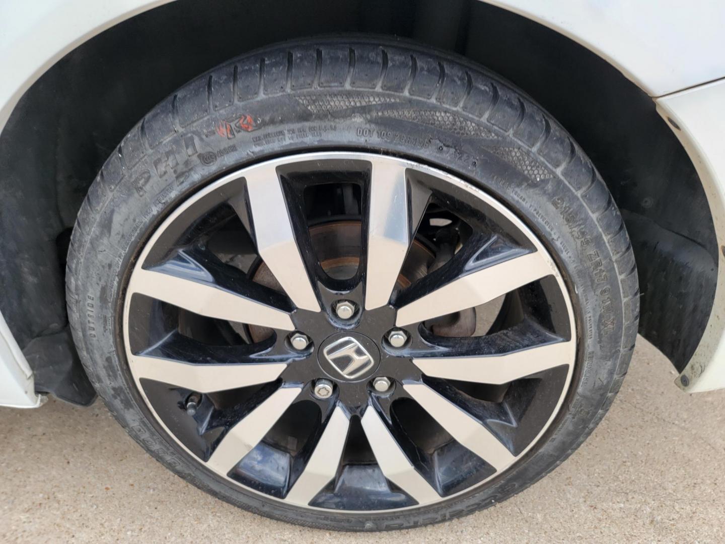 2015 White Honda Civic EX-L Sedan CVT (19XFB2F91FE) with an 1.8L L4 SOHC 16V engine, Continuously Variable Transmission transmission, located at 2020 East Division Street, Arlington, TX, 76011, (817) 801-3191, 32.742390, -97.076874 - Texass premiere Buy Here Pay Here with No Credit Check {score} at 2020 East Division Street Arlington, Texas in the center of Dallas, Fort Worth metro area. For in house auto financing in Lancaster, Waxahachie, Cleburne or Sherman call 817-801-3191. Denton, McKinney, Waco and Weatherford shoppers wa - Photo#24