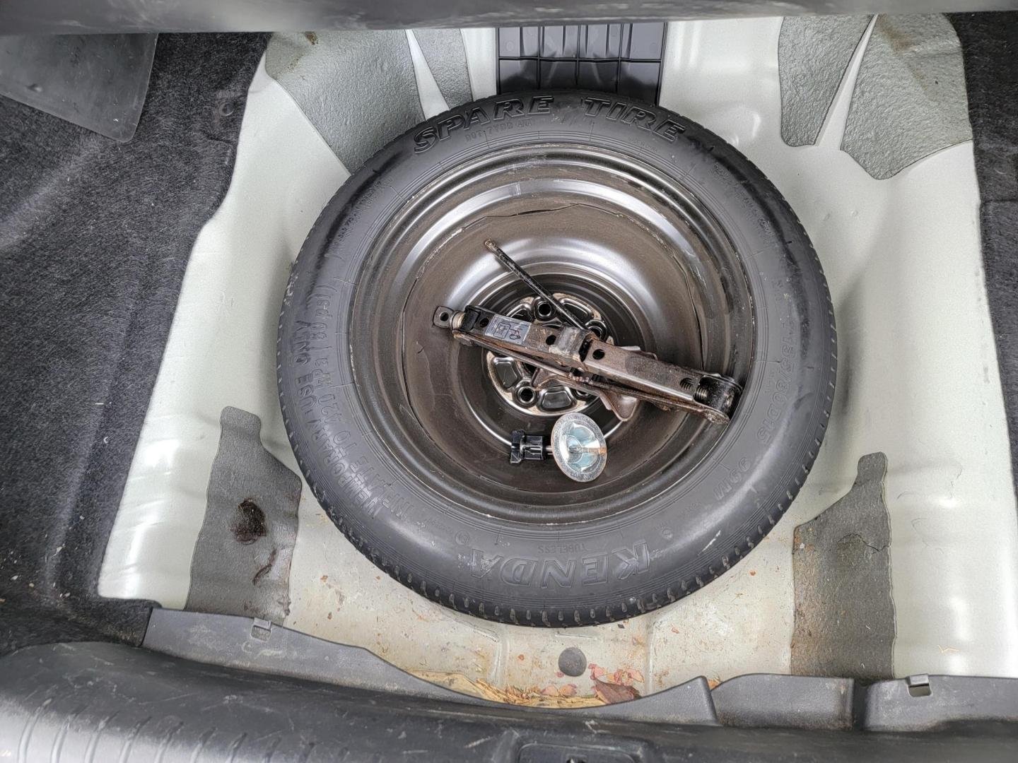2015 White Honda Civic EX-L Sedan CVT (19XFB2F91FE) with an 1.8L L4 SOHC 16V engine, Continuously Variable Transmission transmission, located at 2020 East Division Street, Arlington, TX, 76011, (817) 801-3191, 32.742390, -97.076874 - Texass premiere Buy Here Pay Here with No Credit Check {score} at 2020 East Division Street Arlington, Texas in the center of Dallas, Fort Worth metro area. For in house auto financing in Lancaster, Waxahachie, Cleburne or Sherman call 817-801-3191. Denton, McKinney, Waco and Weatherford shoppers wa - Photo#26