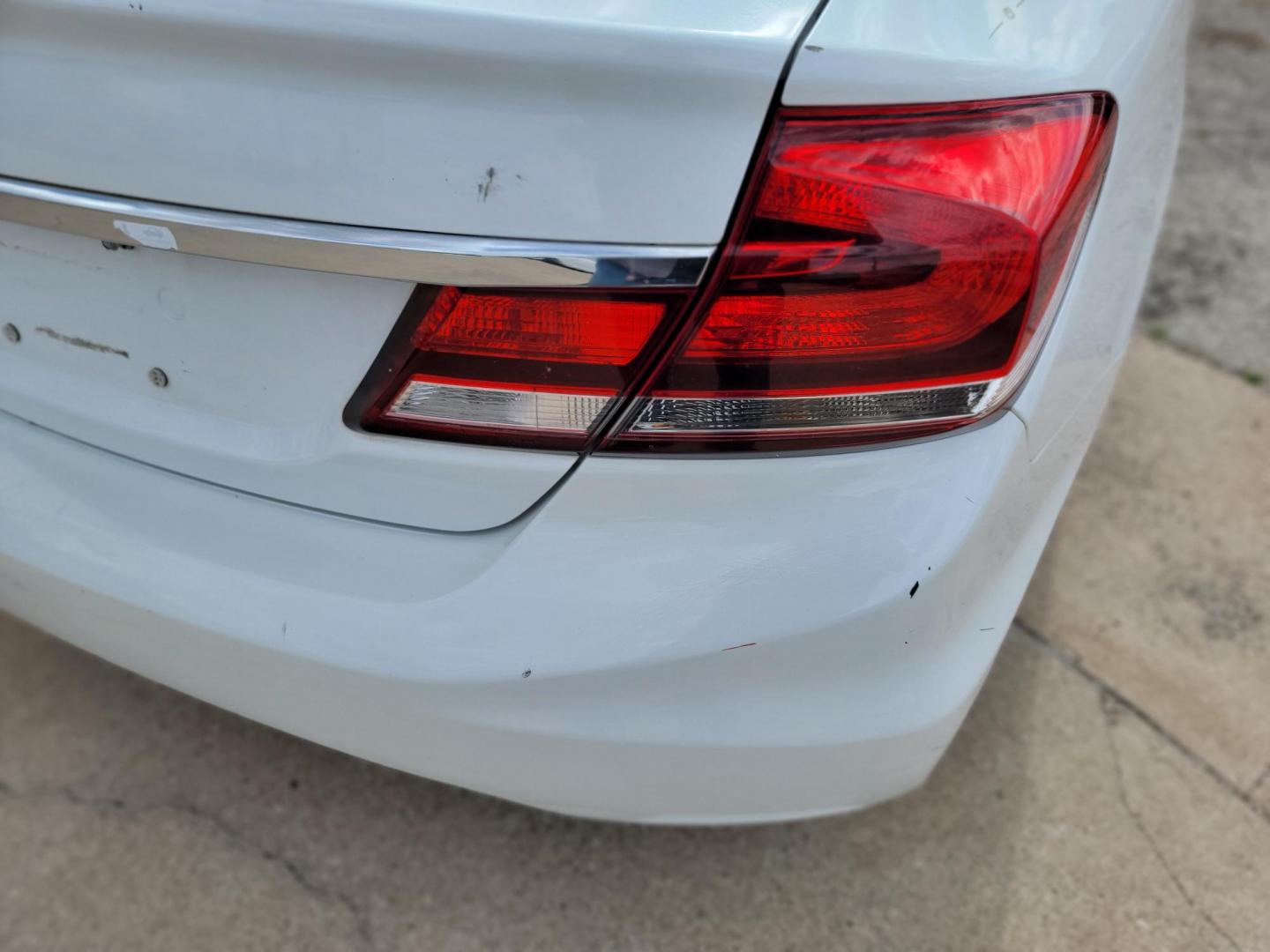 2015 White Honda Civic EX-L Sedan CVT (19XFB2F91FE) with an 1.8L L4 SOHC 16V engine, Continuously Variable Transmission transmission, located at 2020 East Division Street, Arlington, TX, 76011, (817) 801-3191, 32.742390, -97.076874 - Texass premiere Buy Here Pay Here with No Credit Check {score} at 2020 East Division Street Arlington, Texas in the center of Dallas, Fort Worth metro area. For in house auto financing in Lancaster, Waxahachie, Cleburne or Sherman call 817-801-3191. Denton, McKinney, Waco and Weatherford shoppers wa - Photo#32