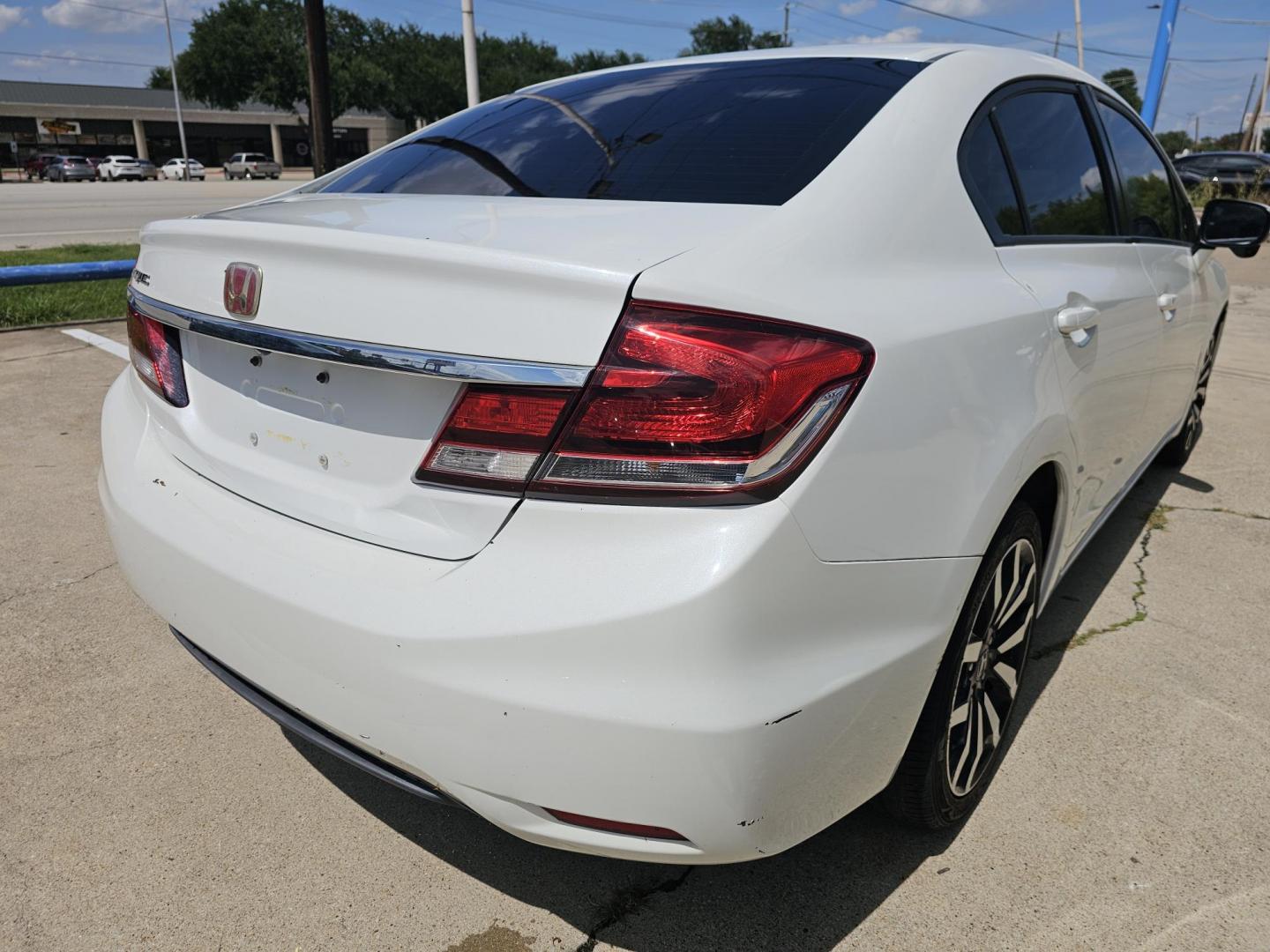 2015 White /Beige Honda Civic EX-L Sedan CVT (19XFB2F99FE) with an 1.8L L4 SOHC 16V engine, Continuously Variable Transmission transmission, located at 2020 East Division Street, Arlington, TX, 76011, (817) 801-3191, 32.742390, -97.076874 - Texass premiere Buy Here Pay Here with No Credit Check {score} at 2020 East Division Street Arlington, Texas in the center of Dallas, Fort Worth metro area. For in house auto financing in Lancaster, Waxahachie, Cleburne or Sherman call 817-801-3191. Denton, McKinney, Waco and Weatherford shoppers wa - Photo#2