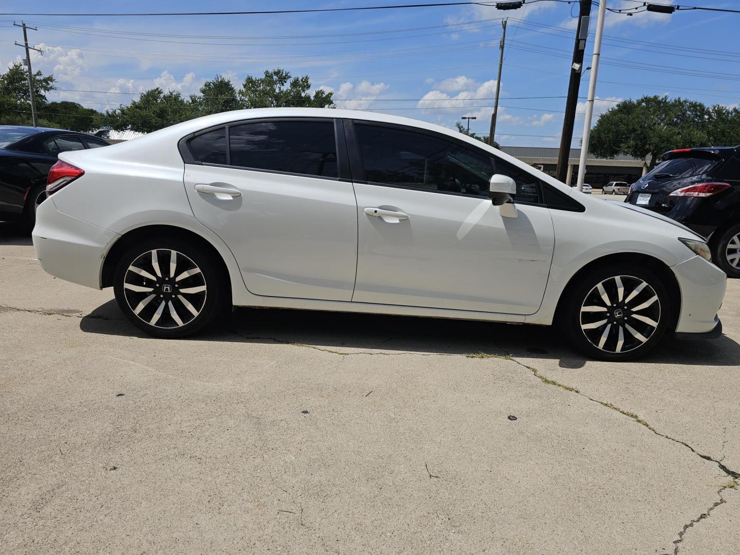 2015 White /Beige Honda Civic EX-L Sedan CVT (19XFB2F99FE) with an 1.8L L4 SOHC 16V engine, Continuously Variable Transmission transmission, located at 2020 East Division Street, Arlington, TX, 76011, (817) 801-3191, 32.742390, -97.076874 - Texass premiere Buy Here Pay Here with No Credit Check {score} at 2020 East Division Street Arlington, Texas in the center of Dallas, Fort Worth metro area. For in house auto financing in Lancaster, Waxahachie, Cleburne or Sherman call 817-801-3191. Denton, McKinney, Waco and Weatherford shoppers wa - Photo#1