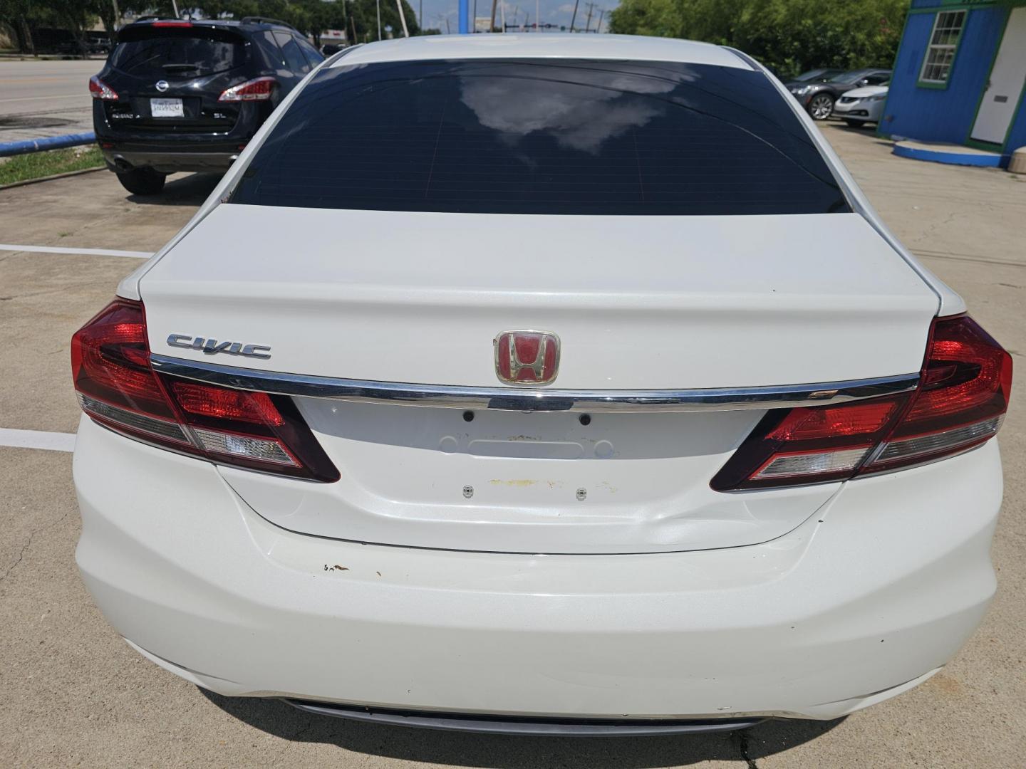 2015 White /Beige Honda Civic EX-L Sedan CVT (19XFB2F99FE) with an 1.8L L4 SOHC 16V engine, Continuously Variable Transmission transmission, located at 2020 East Division Street, Arlington, TX, 76011, (817) 801-3191, 32.742390, -97.076874 - Texass premiere Buy Here Pay Here with No Credit Check {score} at 2020 East Division Street Arlington, Texas in the center of Dallas, Fort Worth metro area. For in house auto financing in Lancaster, Waxahachie, Cleburne or Sherman call 817-801-3191. Denton, McKinney, Waco and Weatherford shoppers wa - Photo#3