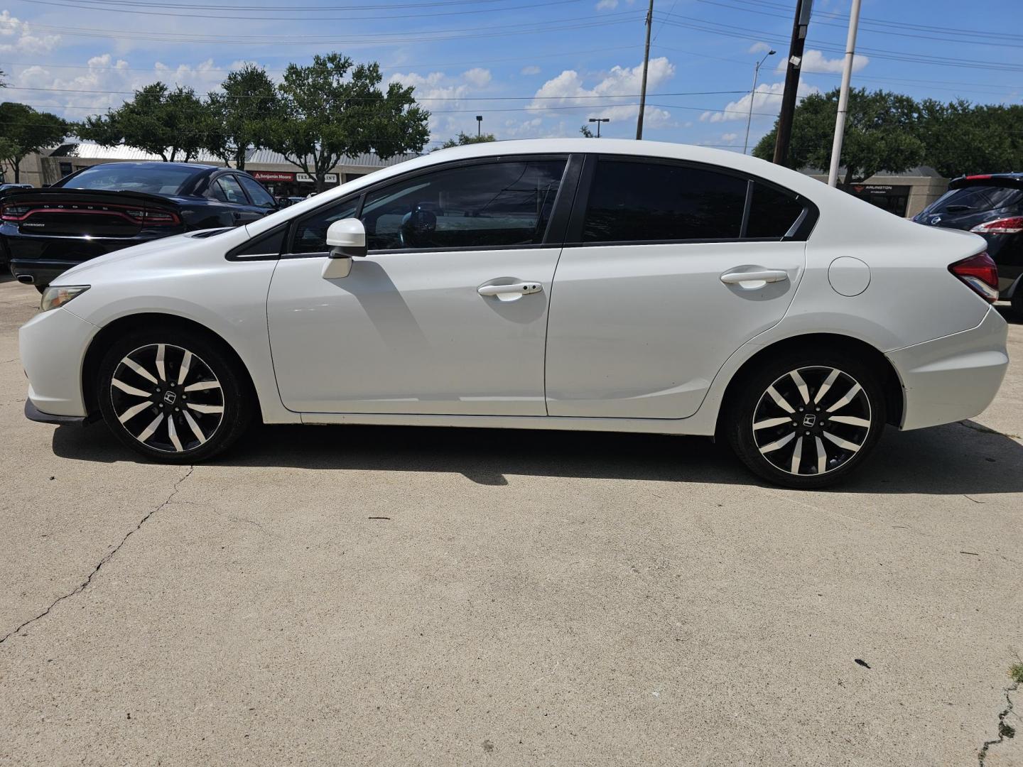 2015 White /Beige Honda Civic EX-L Sedan CVT (19XFB2F99FE) with an 1.8L L4 SOHC 16V engine, Continuously Variable Transmission transmission, located at 2020 East Division Street, Arlington, TX, 76011, (817) 801-3191, 32.742390, -97.076874 - Texass premiere Buy Here Pay Here with No Credit Check {score} at 2020 East Division Street Arlington, Texas in the center of Dallas, Fort Worth metro area. For in house auto financing in Lancaster, Waxahachie, Cleburne or Sherman call 817-801-3191. Denton, McKinney, Waco and Weatherford shoppers wa - Photo#5