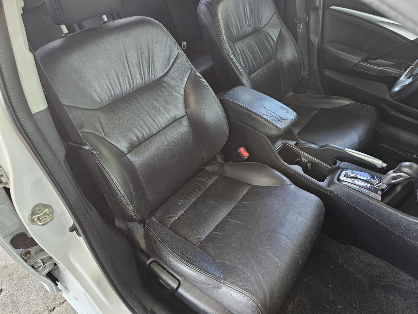 2015 White /Beige Honda Civic EX-L Sedan CVT (19XFB2F99FE) with an 1.8L L4 SOHC 16V engine, Continuously Variable Transmission transmission, located at 2020 East Division Street, Arlington, TX, 76011, (817) 801-3191, 32.742390, -97.076874 - Texass premiere Buy Here Pay Here with No Credit Check {score} at 2020 East Division Street Arlington, Texas in the center of Dallas, Fort Worth metro area. For in house auto financing in Lancaster, Waxahachie, Cleburne or Sherman call 817-801-3191. Denton, McKinney, Waco and Weatherford shoppers wa - Photo#21