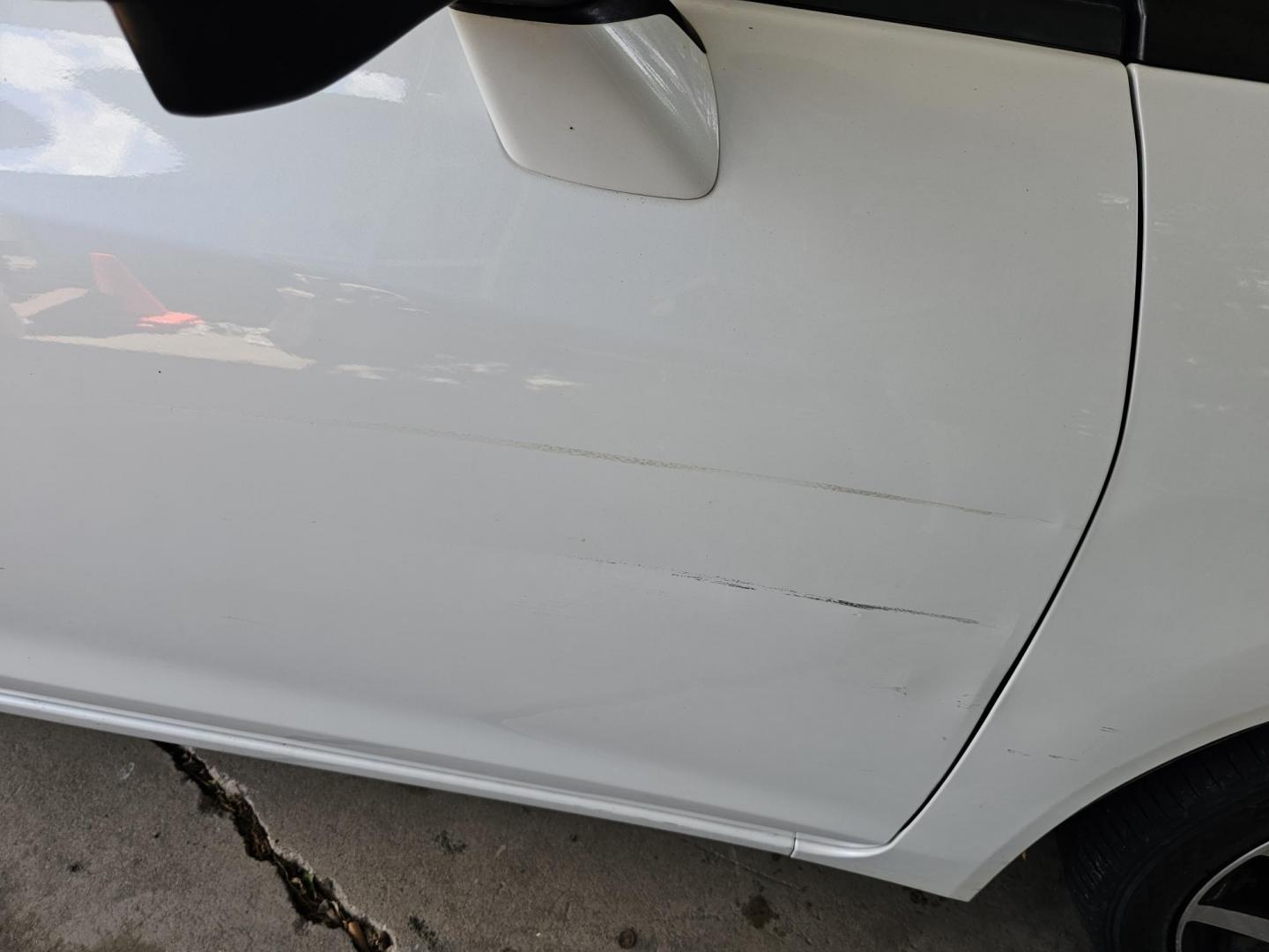 2015 White /Beige Honda Civic EX-L Sedan CVT (19XFB2F99FE) with an 1.8L L4 SOHC 16V engine, Continuously Variable Transmission transmission, located at 2020 East Division Street, Arlington, TX, 76011, (817) 801-3191, 32.742390, -97.076874 - Texass premiere Buy Here Pay Here with No Credit Check {score} at 2020 East Division Street Arlington, Texas in the center of Dallas, Fort Worth metro area. For in house auto financing in Lancaster, Waxahachie, Cleburne or Sherman call 817-801-3191. Denton, McKinney, Waco and Weatherford shoppers wa - Photo#31