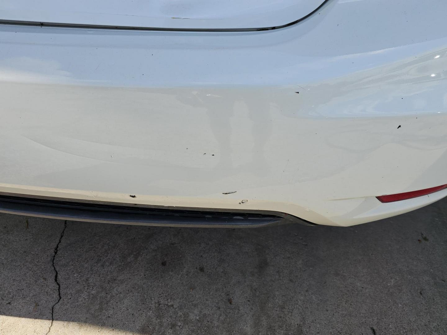 2015 White /Beige Honda Civic EX-L Sedan CVT (19XFB2F99FE) with an 1.8L L4 SOHC 16V engine, Continuously Variable Transmission transmission, located at 2020 East Division Street, Arlington, TX, 76011, (817) 801-3191, 32.742390, -97.076874 - Texass premiere Buy Here Pay Here with No Credit Check {score} at 2020 East Division Street Arlington, Texas in the center of Dallas, Fort Worth metro area. For in house auto financing in Lancaster, Waxahachie, Cleburne or Sherman call 817-801-3191. Denton, McKinney, Waco and Weatherford shoppers wa - Photo#34