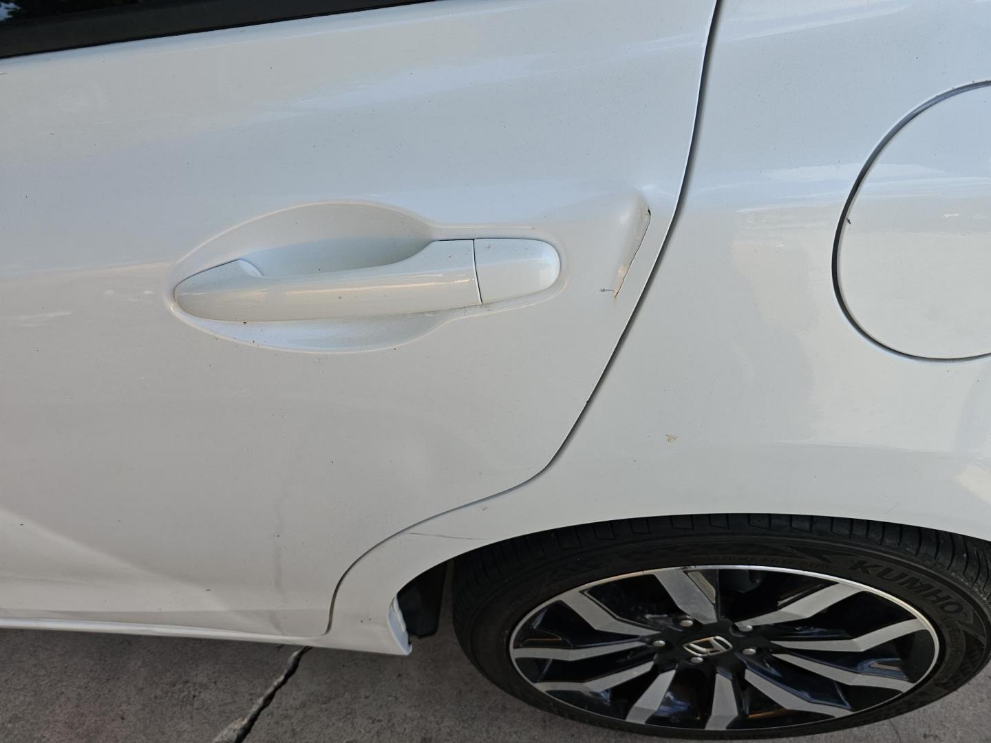 2015 White /Beige Honda Civic EX-L Sedan CVT (19XFB2F99FE) with an 1.8L L4 SOHC 16V engine, Continuously Variable Transmission transmission, located at 2020 East Division Street, Arlington, TX, 76011, (817) 801-3191, 32.742390, -97.076874 - Texass premiere Buy Here Pay Here with No Credit Check {score} at 2020 East Division Street Arlington, Texas in the center of Dallas, Fort Worth metro area. For in house auto financing in Lancaster, Waxahachie, Cleburne or Sherman call 817-801-3191. Denton, McKinney, Waco and Weatherford shoppers wa - Photo#35
