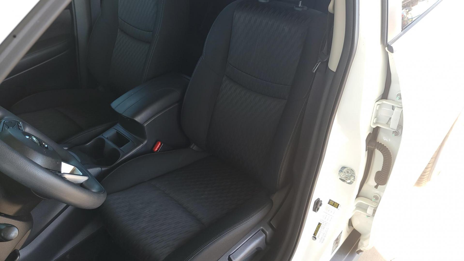 2017 White Nissan Rogue SL FWD (KNMAT2MT2HP) with an 2.5L L4 DOHC 16V engine, CVT transmission, located at 2020 East Division Street, Arlington, TX, 76011, (817) 801-3191, 32.742390, -97.076874 - Photo#19