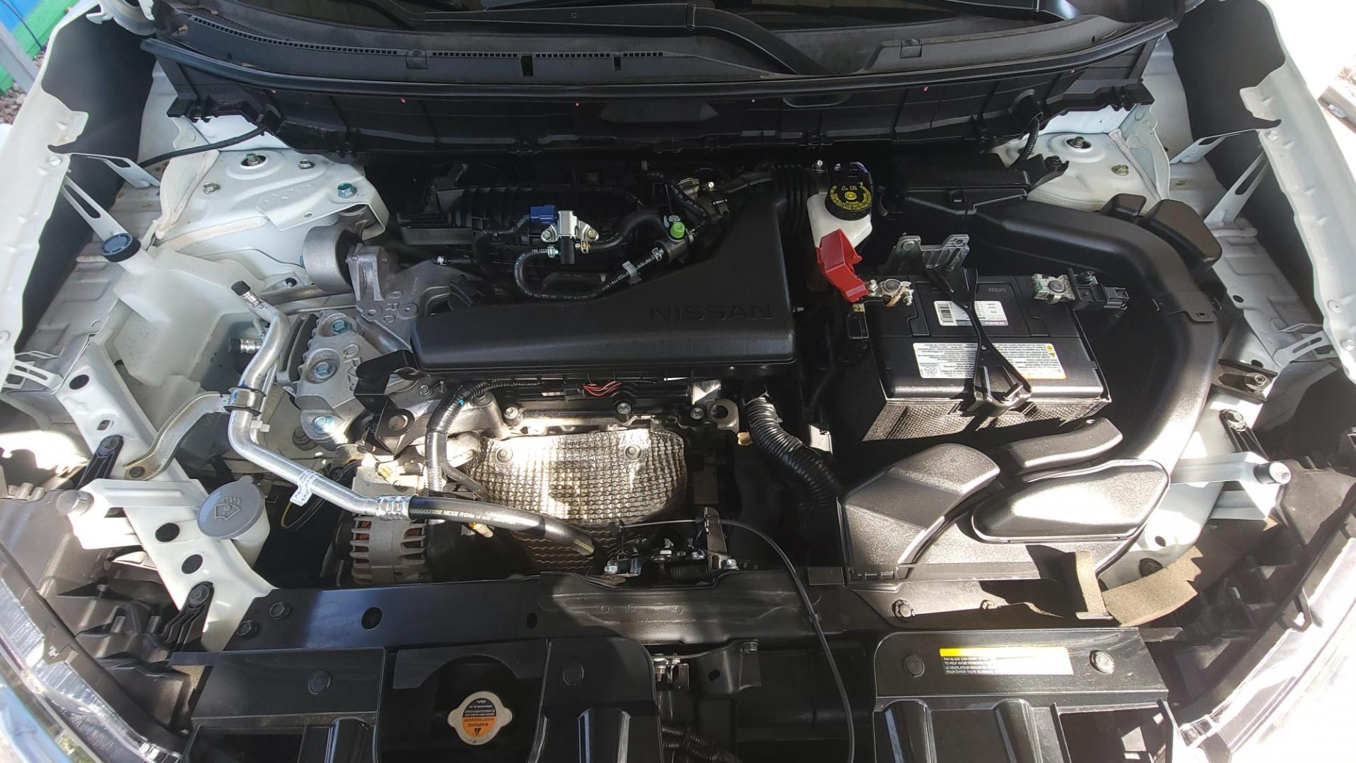 2017 White Nissan Rogue SL FWD (KNMAT2MT2HP) with an 2.5L L4 DOHC 16V engine, CVT transmission, located at 2020 East Division Street, Arlington, TX, 76011, (817) 801-3191, 32.742390, -97.076874 - Photo#28