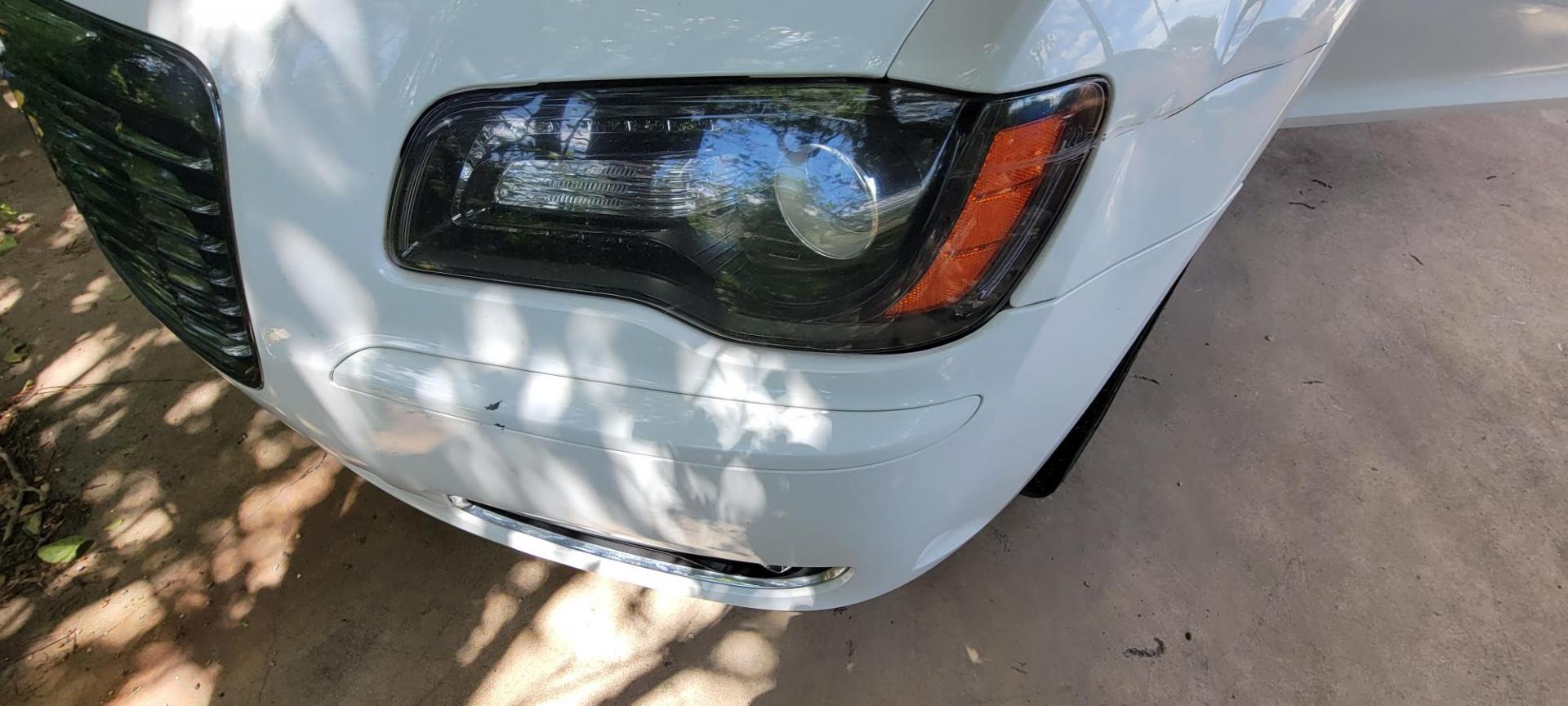2014 WHITE Chrysler 300 S V6 RWD (2C3CCABG7EH) with an 3.6L V6 DOHC 24V engine, 8-Speed Automatic transmission, located at 2020 East Division Street, Arlington, TX, 76011, (817) 801-3191, 32.742390, -97.076874 - Photo#31
