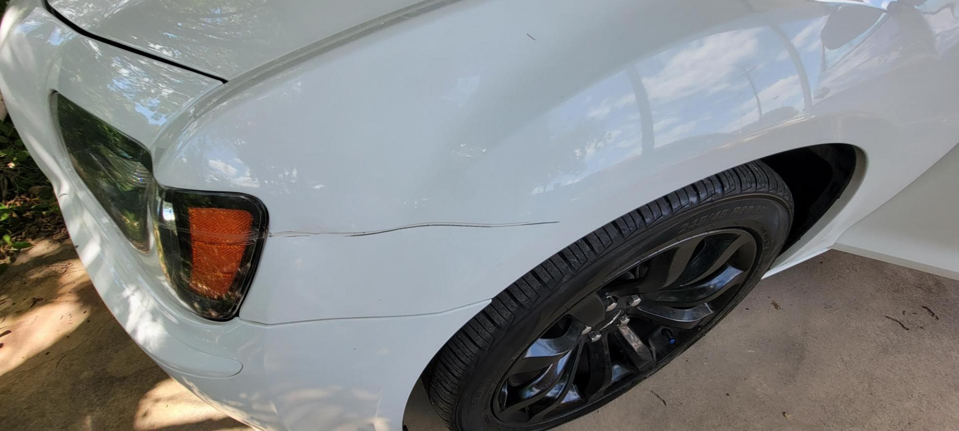 2014 WHITE Chrysler 300 S V6 RWD (2C3CCABG7EH) with an 3.6L V6 DOHC 24V engine, 8-Speed Automatic transmission, located at 2020 East Division Street, Arlington, TX, 76011, (817) 801-3191, 32.742390, -97.076874 - Photo#32