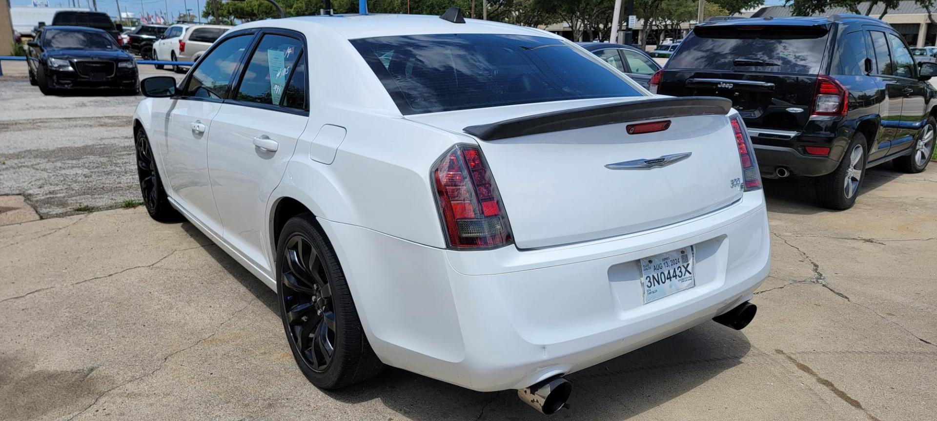 2014 WHITE Chrysler 300 S V6 RWD (2C3CCABG7EH) with an 3.6L V6 DOHC 24V engine, 8-Speed Automatic transmission, located at 2020 East Division Street, Arlington, TX, 76011, (817) 801-3191, 32.742390, -97.076874 - Photo#5
