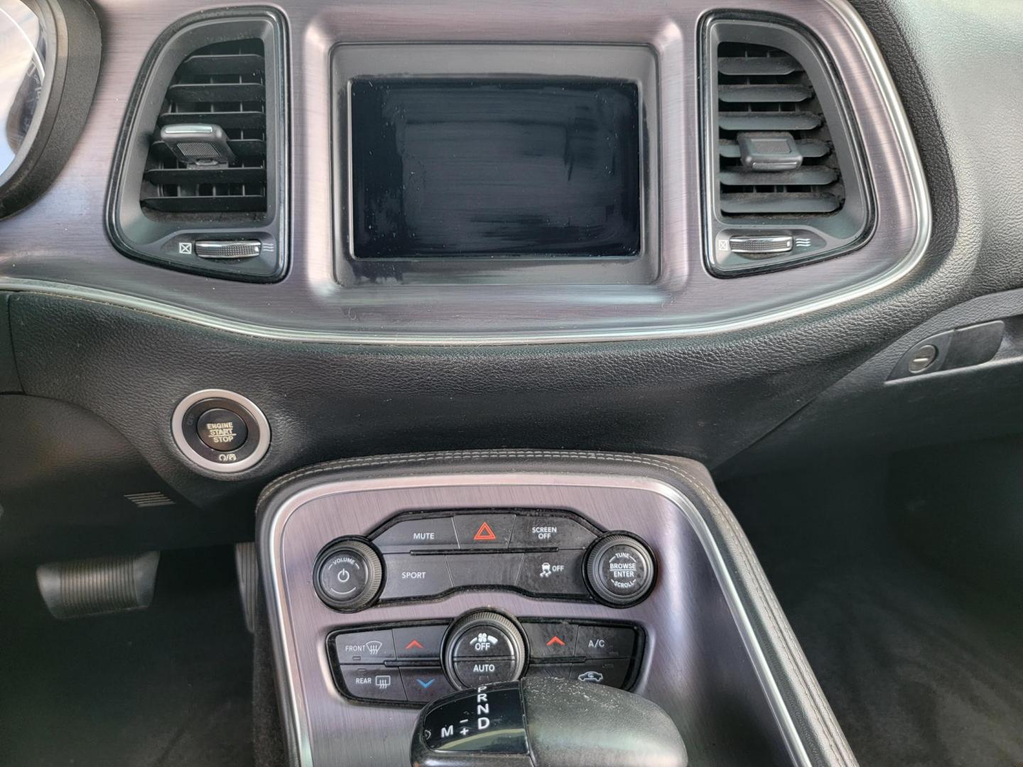2018 WHITE /Black Dodge Challenger SXT (2C3CDZAG4JH) with an 3.6L V6 DOHC 24V engine, 8A transmission, located at 2020 East Division Street, Arlington, TX, 76011, (817) 801-3191, 32.742390, -97.076874 - Photo#8