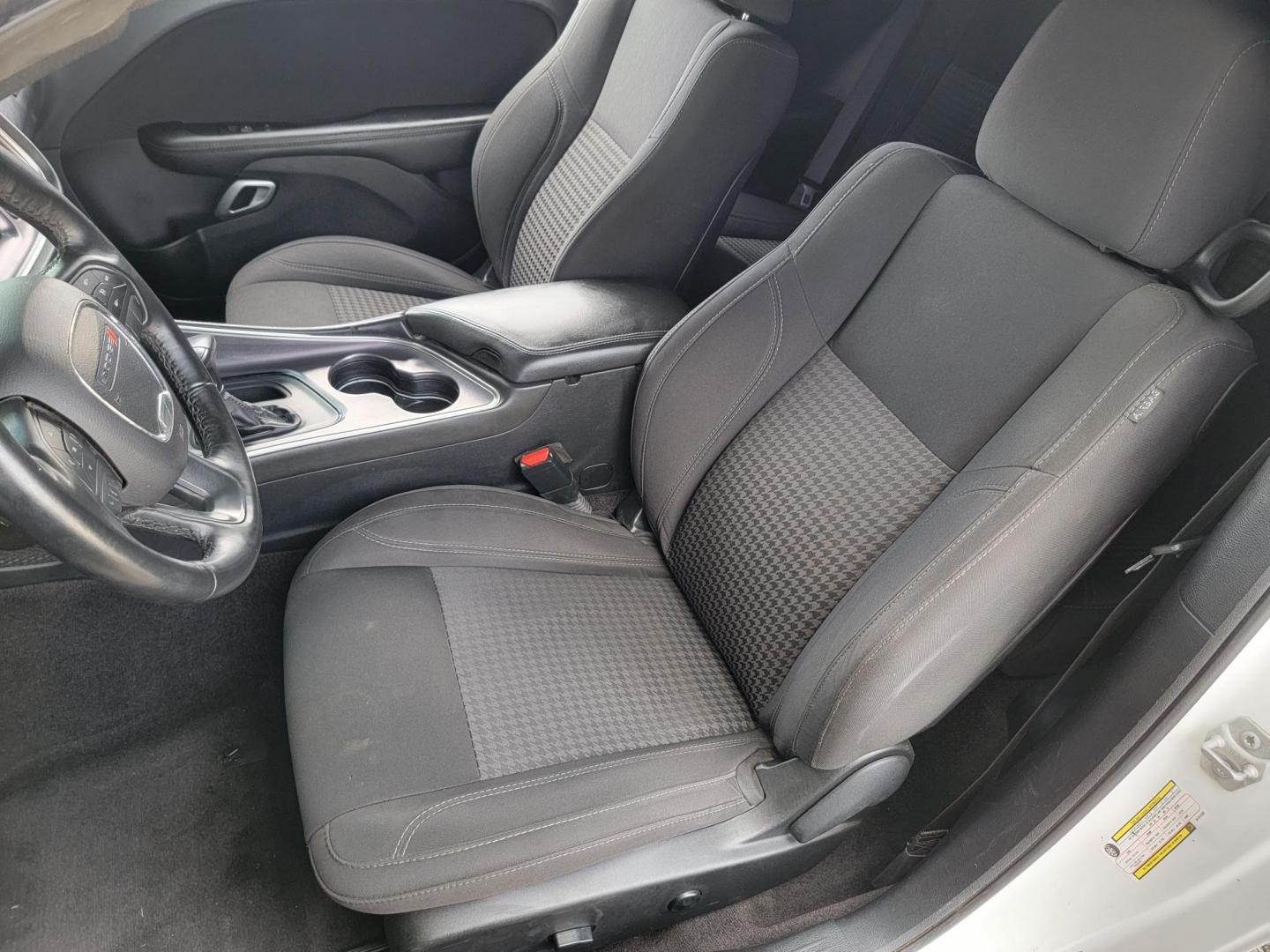 2018 WHITE /Black Dodge Challenger SXT (2C3CDZAG4JH) with an 3.6L V6 DOHC 24V engine, 8A transmission, located at 2020 East Division Street, Arlington, TX, 76011, (817) 801-3191, 32.742390, -97.076874 - Photo#14