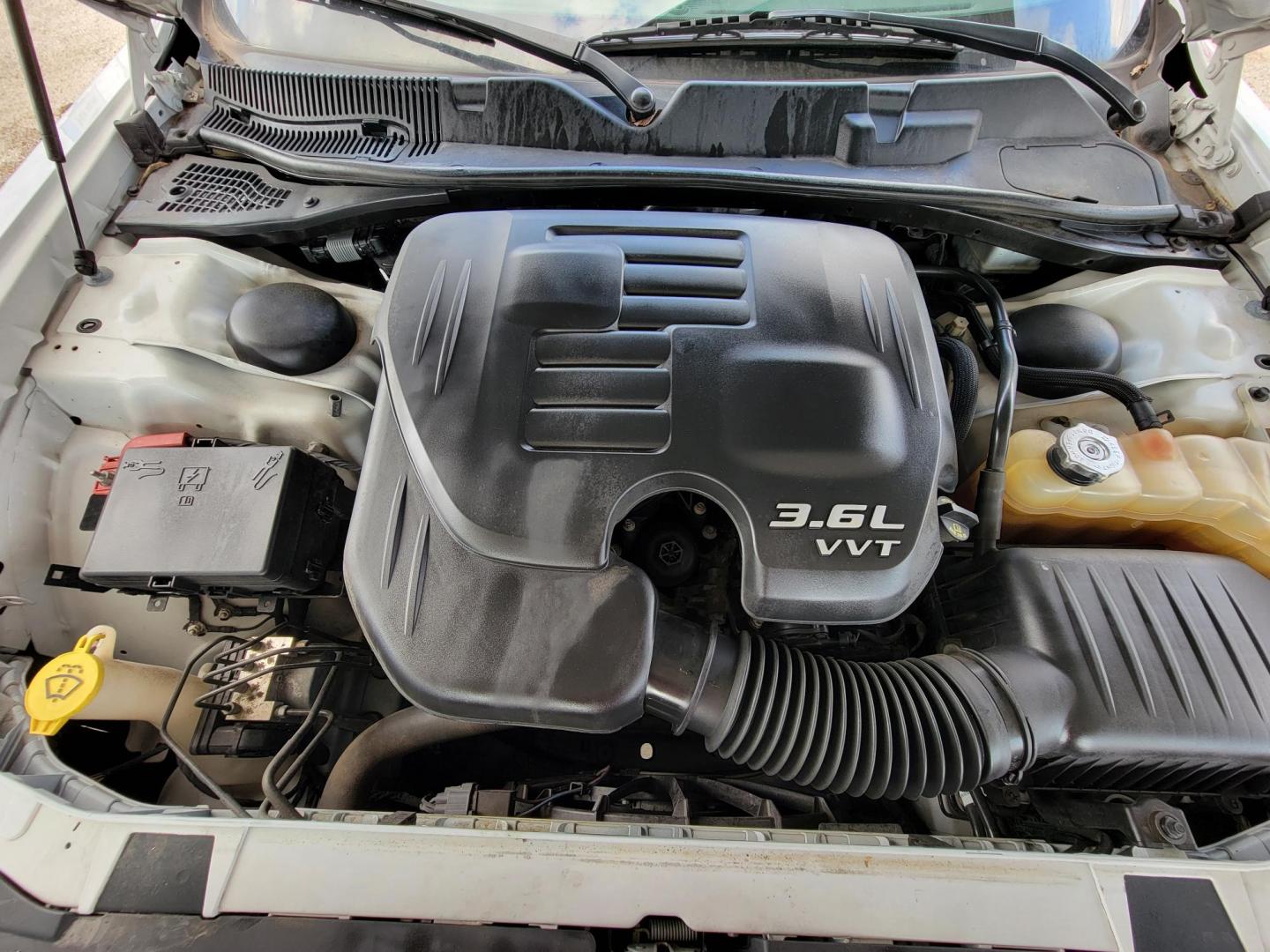 2018 WHITE /Black Dodge Challenger SXT (2C3CDZAG4JH) with an 3.6L V6 DOHC 24V engine, 8A transmission, located at 2020 East Division Street, Arlington, TX, 76011, (817) 801-3191, 32.742390, -97.076874 - Photo#20