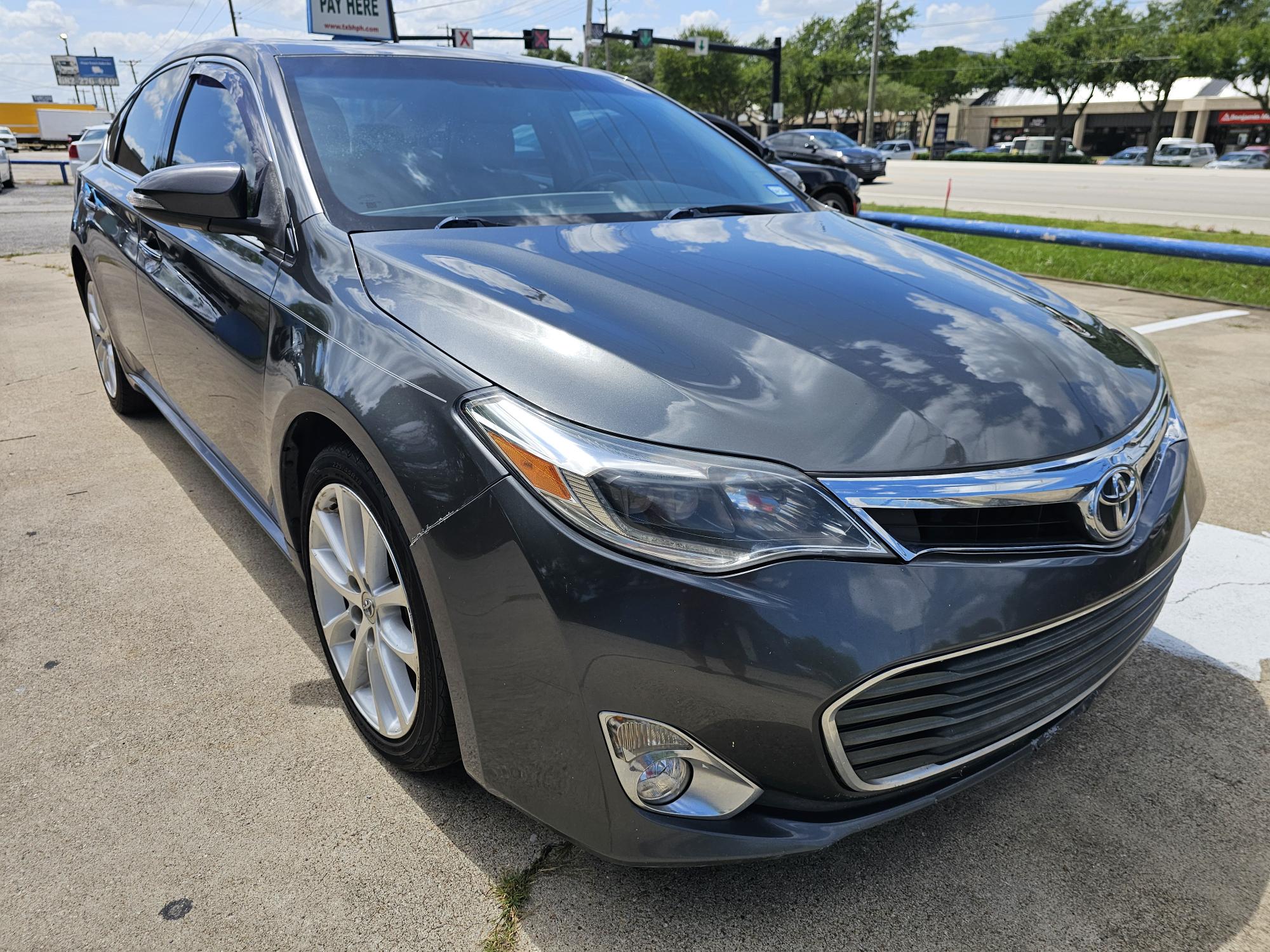 photo of 2013 Toyota Avalon XLE