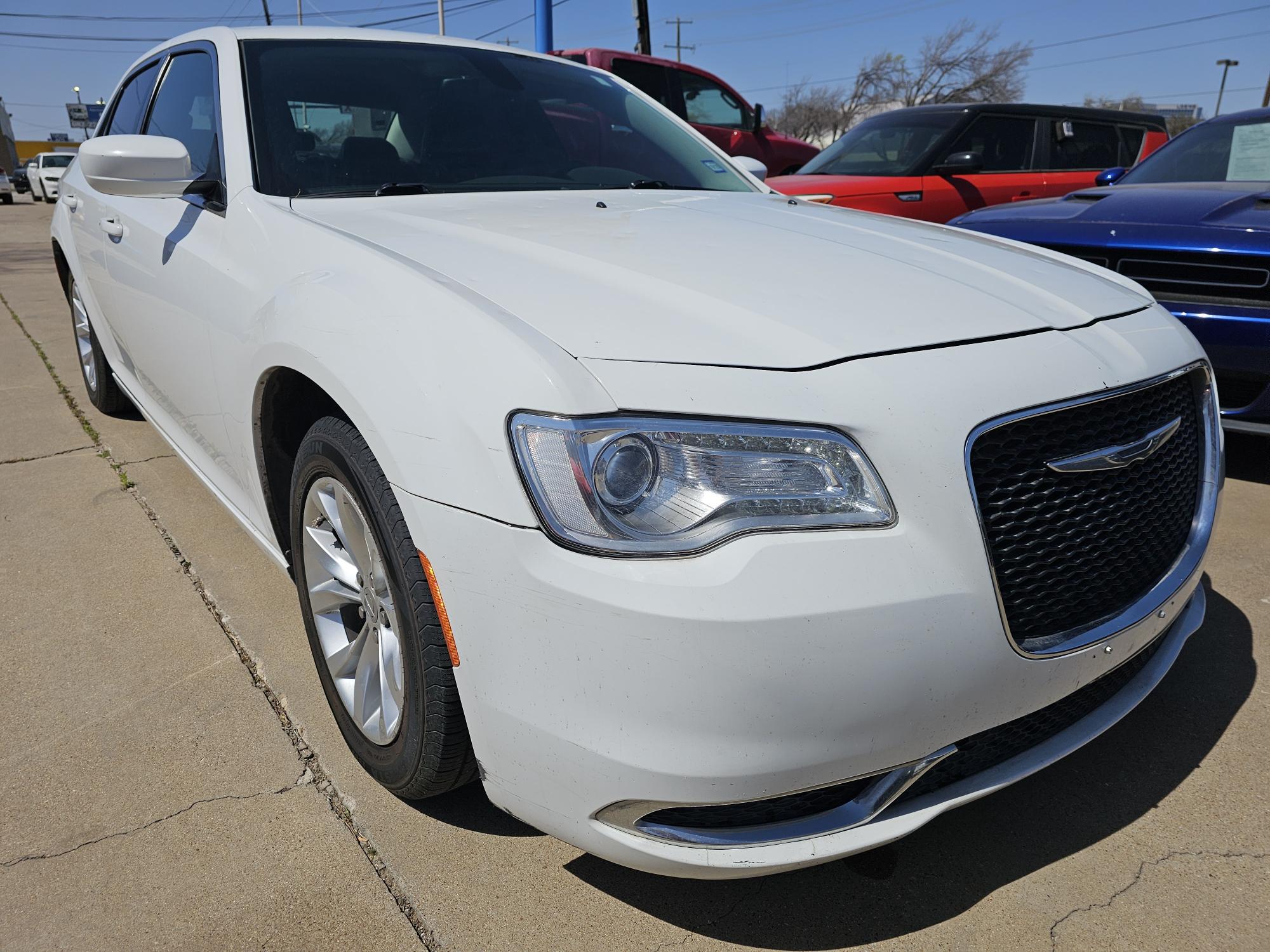 photo of 2016 Chrysler 300 Limited RWD