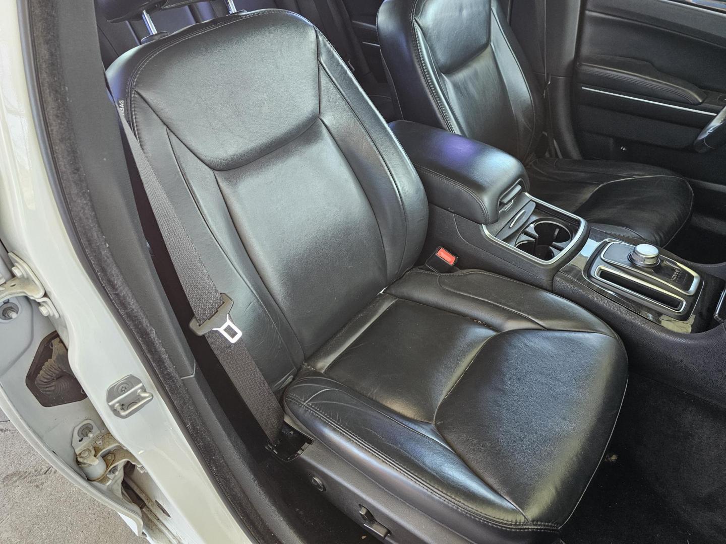 2016 WHITE Chrysler 300 Limited RWD (2C3CCAAG9GH) with an 3.6L V6 SOHC 24V engine, 8A transmission, located at 2020 East Division Street, Arlington, TX, 76011, (817) 801-3191, 32.742390, -97.076874 - Photo#21