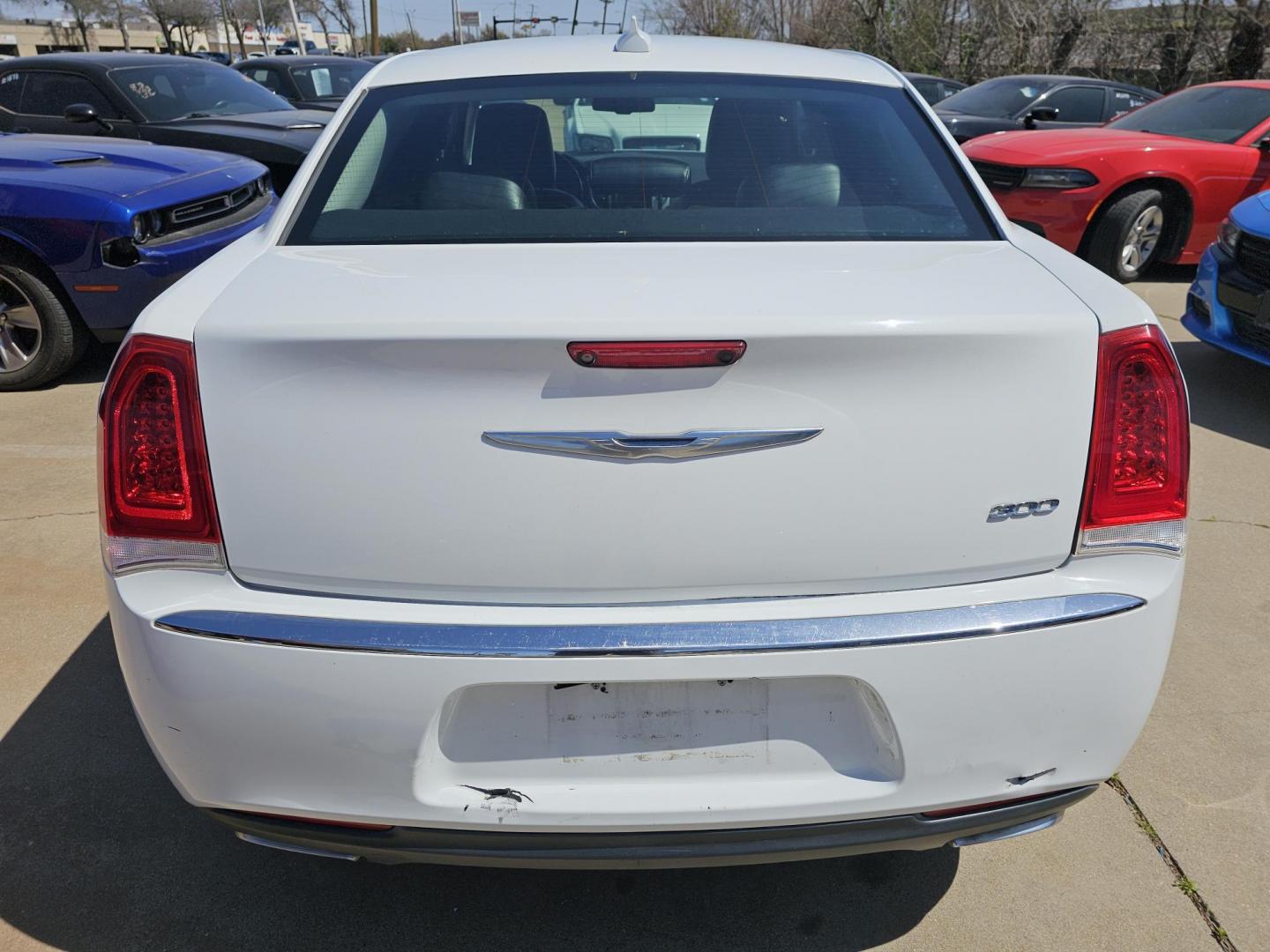 2016 WHITE Chrysler 300 Limited RWD (2C3CCAAG9GH) with an 3.6L V6 SOHC 24V engine, 8A transmission, located at 2020 East Division Street, Arlington, TX, 76011, (817) 801-3191, 32.742390, -97.076874 - Photo#4