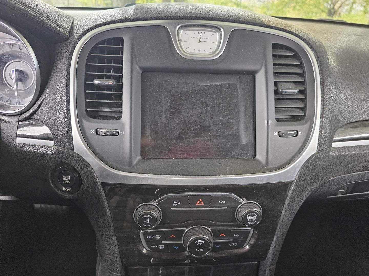 2016 WHITE Chrysler 300 Limited RWD (2C3CCAAG9GH) with an 3.6L V6 SOHC 24V engine, 8A transmission, located at 2020 East Division Street, Arlington, TX, 76011, (817) 801-3191, 32.742390, -97.076874 - Photo#9