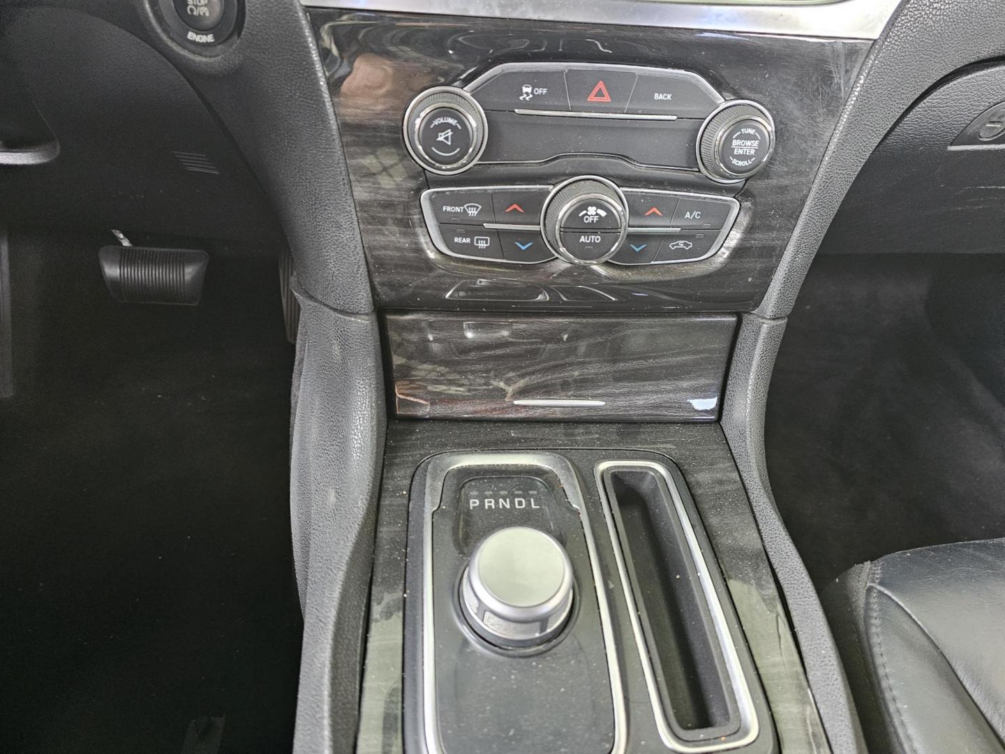 2016 WHITE Chrysler 300 Limited RWD (2C3CCAAG9GH) with an 3.6L V6 SOHC 24V engine, 8A transmission, located at 2020 East Division Street, Arlington, TX, 76011, (817) 801-3191, 32.742390, -97.076874 - Photo#10