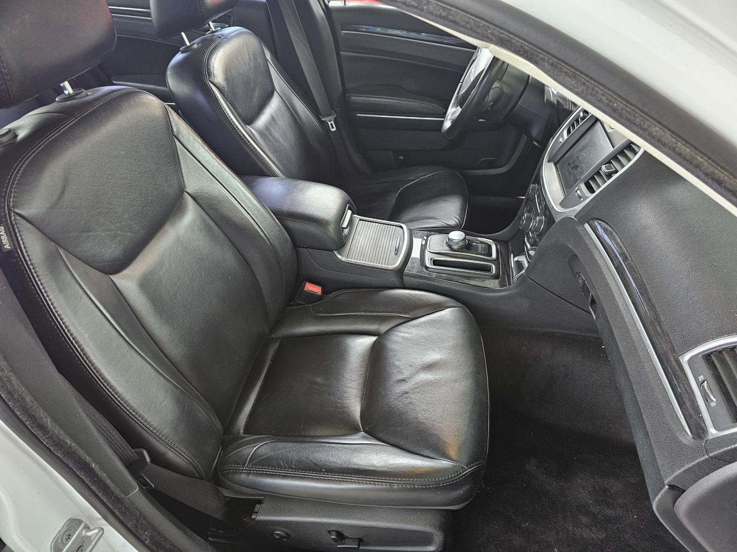 2016 WHITE Chrysler 300 Limited RWD (2C3CCAAG9GH) with an 3.6L V6 SOHC 24V engine, 8A transmission, located at 2020 East Division Street, Arlington, TX, 76011, (817) 801-3191, 32.742390, -97.076874 - Photo#18