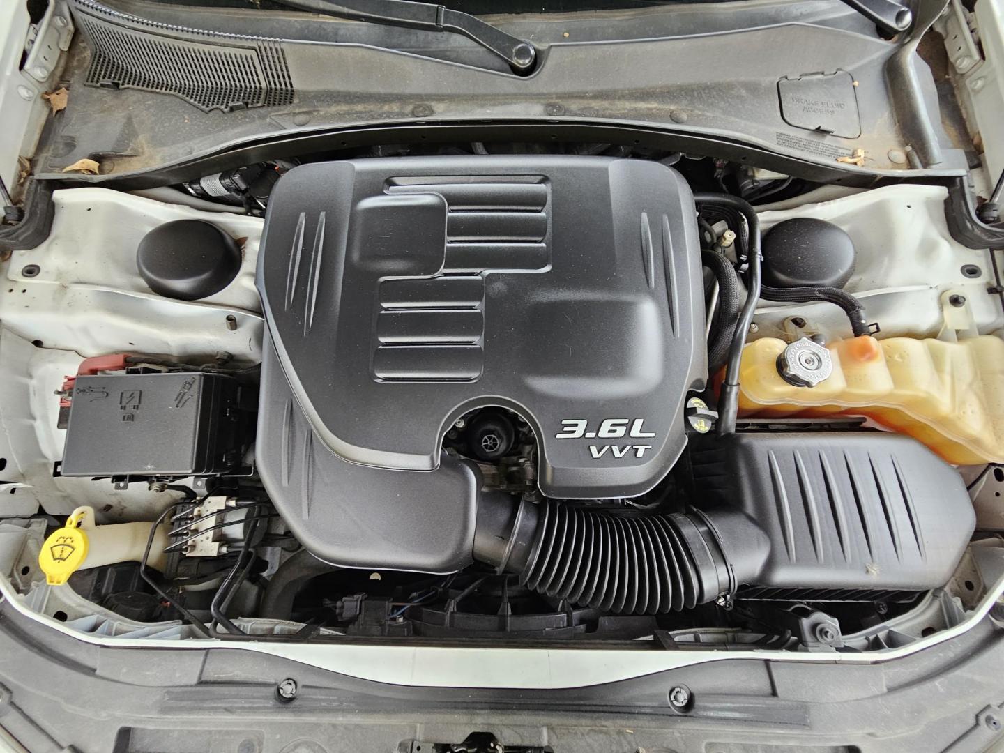 2016 WHITE Chrysler 300 Limited RWD (2C3CCAAG9GH) with an 3.6L V6 SOHC 24V engine, 8A transmission, located at 2020 East Division Street, Arlington, TX, 76011, (817) 801-3191, 32.742390, -97.076874 - Photo#25