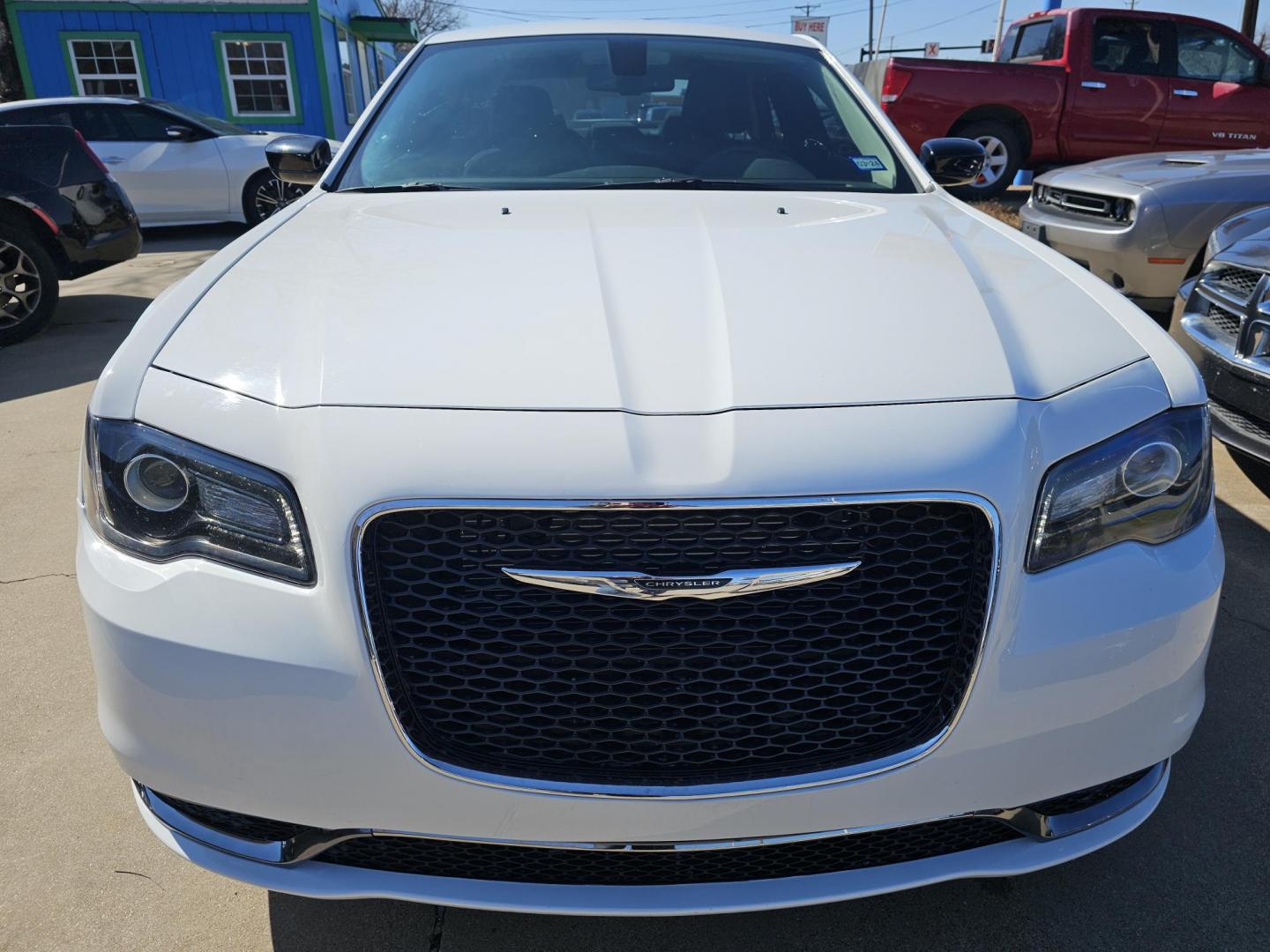 2018 White /BLACK Chrysler 300 Limited RWD (2C3CCAAG3JH) with an 3.6L V6 SOHC 24V engine, 8A transmission, located at 2020 East Division Street, Arlington, TX, 76011, (817) 801-3191, 32.742390, -97.076874 - Come visit us at 2020 East Division Street, Arlington, Texas to view this gorgeous Chrysler 300!   Premiere Buy Here Pay Here with NO Credit Check (score) at 2020 East Division Street, Arlington, Texas, located in the center of the Dallas/Fort Worth metro area. For in-house financing in Lancaster - Photo#1
