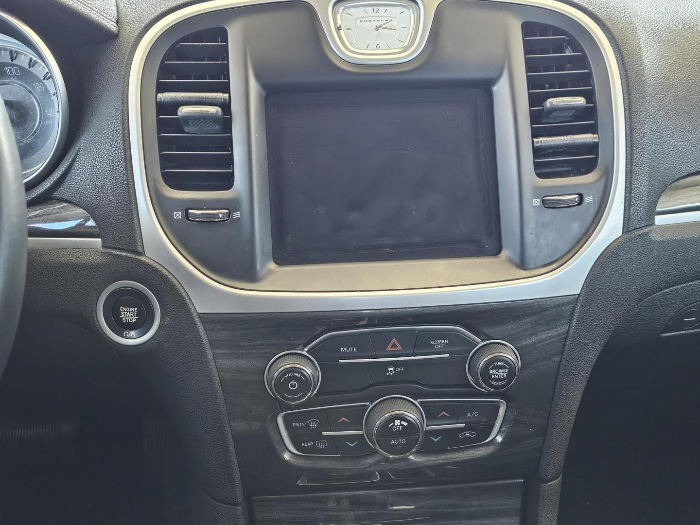 2018 White /BLACK Chrysler 300 Limited RWD (2C3CCAAG3JH) with an 3.6L V6 SOHC 24V engine, 8A transmission, located at 2020 East Division Street, Arlington, TX, 76011, (817) 801-3191, 32.742390, -97.076874 - Come visit us at 2020 East Division Street, Arlington, Texas to view this gorgeous Chrysler 300!   Premiere Buy Here Pay Here with NO Credit Check (score) at 2020 East Division Street, Arlington, Texas, located in the center of the Dallas/Fort Worth metro area. For in-house financing in Lancaster - Photo#13