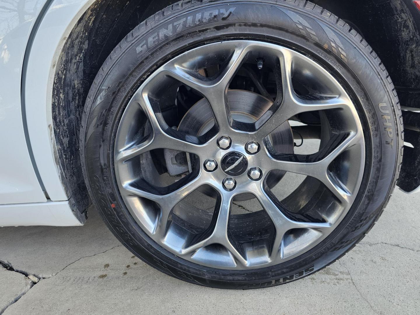 2018 White /BLACK Chrysler 300 Limited RWD (2C3CCAAG3JH) with an 3.6L V6 SOHC 24V engine, 8A transmission, located at 2020 East Division Street, Arlington, TX, 76011, (817) 801-3191, 32.742390, -97.076874 - Come visit us at 2020 East Division Street, Arlington, Texas to view this gorgeous Chrysler 300!   Premiere Buy Here Pay Here with NO Credit Check (score) at 2020 East Division Street, Arlington, Texas, located in the center of the Dallas/Fort Worth metro area. For in-house financing in Lancaster - Photo#31