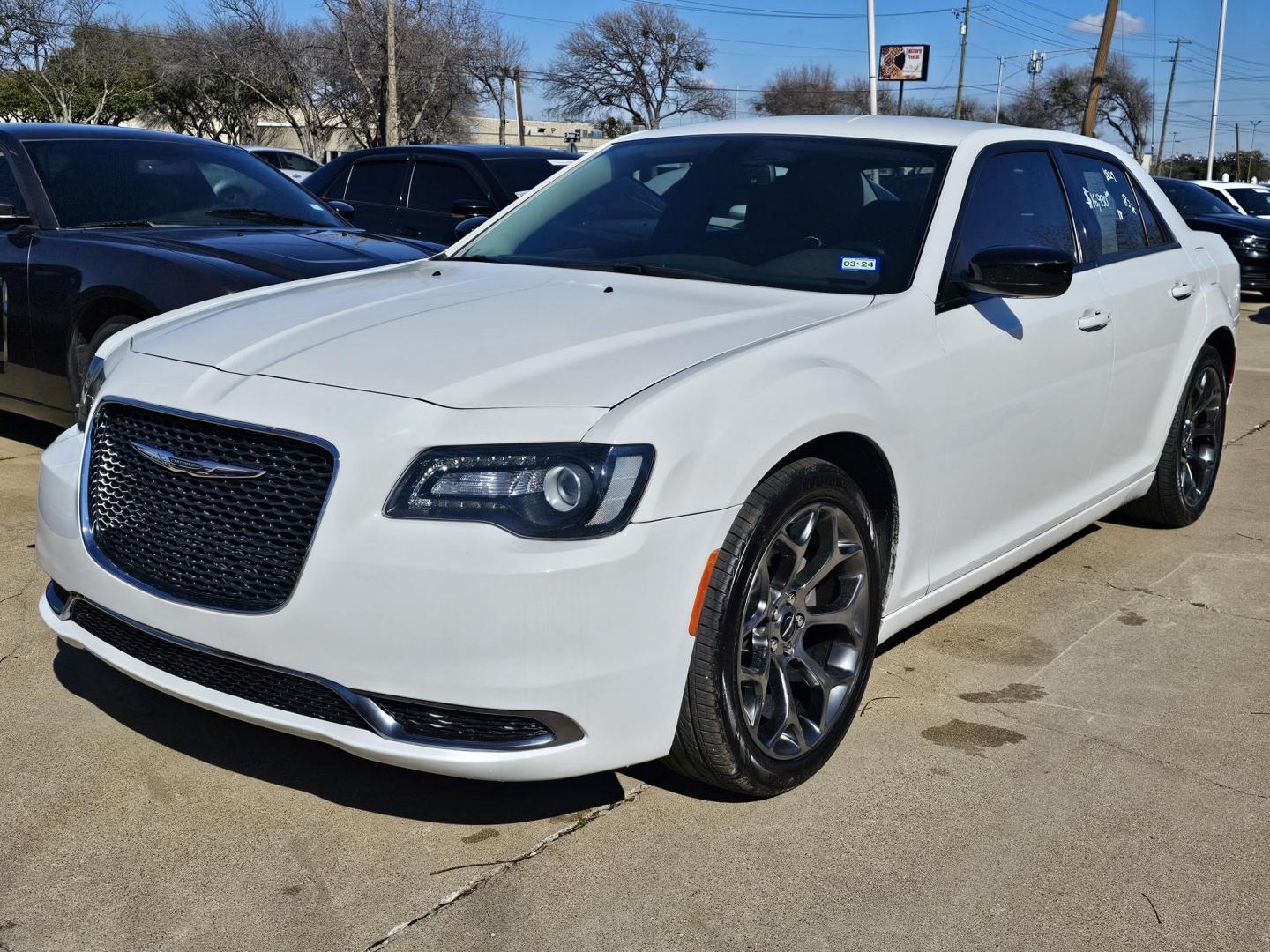 2018 White /BLACK Chrysler 300 Limited RWD (2C3CCAAG3JH) with an 3.6L V6 SOHC 24V engine, 8A transmission, located at 2020 East Division Street, Arlington, TX, 76011, (817) 801-3191, 32.742390, -97.076874 - Come visit us at 2020 East Division Street, Arlington, Texas to view this gorgeous Chrysler 300!   Premiere Buy Here Pay Here with NO Credit Check (score) at 2020 East Division Street, Arlington, Texas, located in the center of the Dallas/Fort Worth metro area. For in-house financing in Lancaster - Photo#8