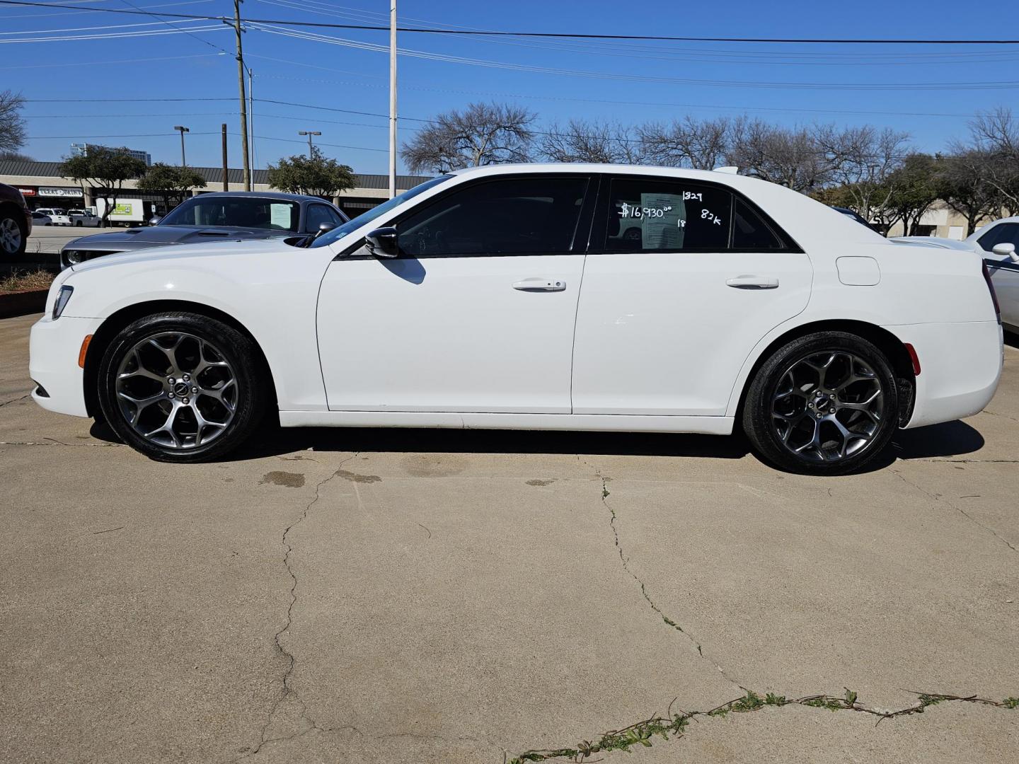 2018 White /BLACK Chrysler 300 Limited RWD (2C3CCAAG3JH) with an 3.6L V6 SOHC 24V engine, 8A transmission, located at 2020 East Division Street, Arlington, TX, 76011, (817) 801-3191, 32.742390, -97.076874 - Come visit us at 2020 East Division Street, Arlington, Texas to view this gorgeous Chrysler 300!   Premiere Buy Here Pay Here with NO Credit Check (score) at 2020 East Division Street, Arlington, Texas, located in the center of the Dallas/Fort Worth metro area. For in-house financing in Lancaster - Photo#9