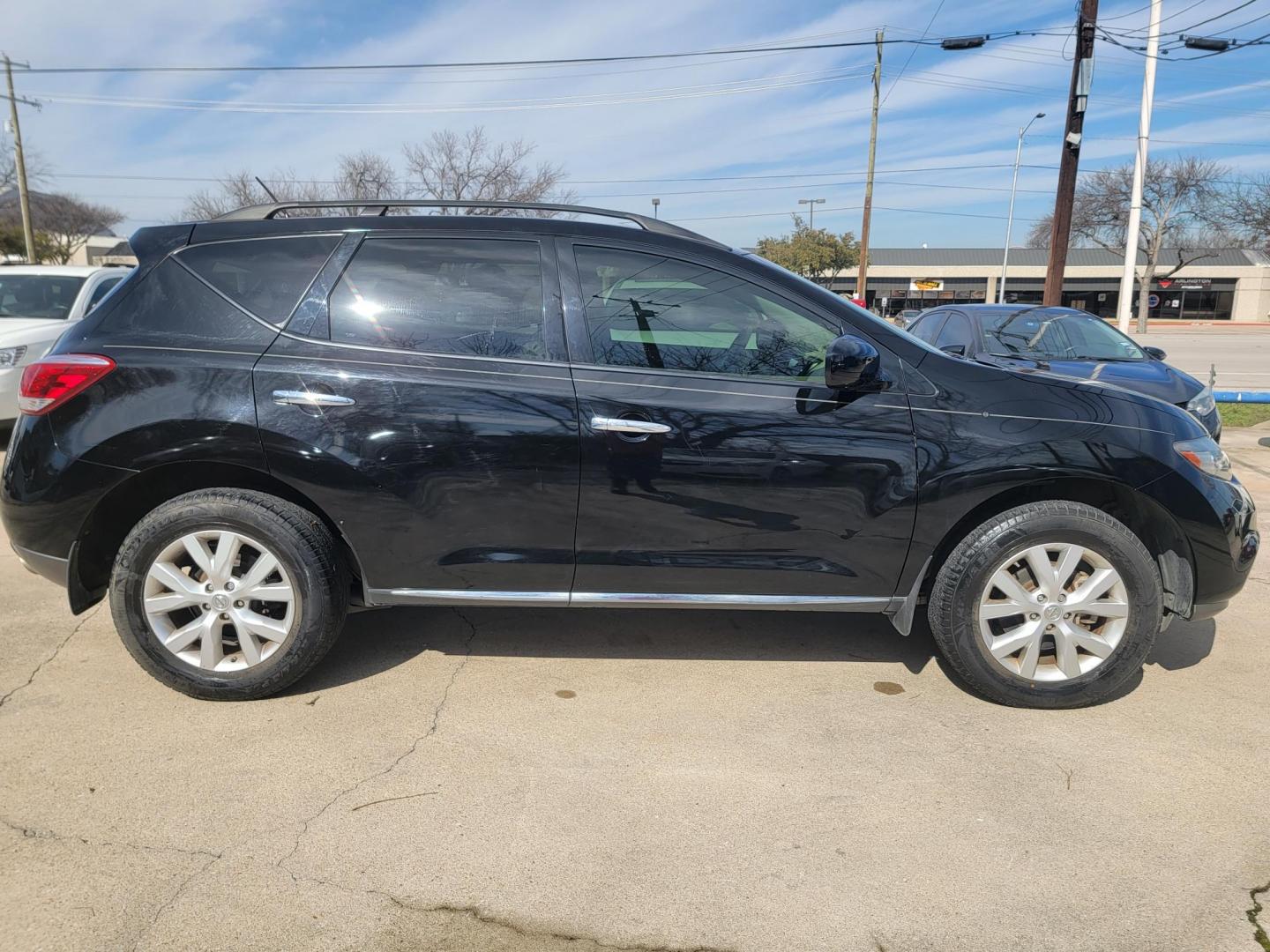 2014 Black Nissan Murano SL (JN8AZ1MU4EW) with an 3.5L V6 DOHC 24V engine, Continuously Variable Transmission transmission, located at 2020 East Division Street, Arlington, TX, 76011, (817) 801-3191, 32.742390, -97.076874 - Photo#3