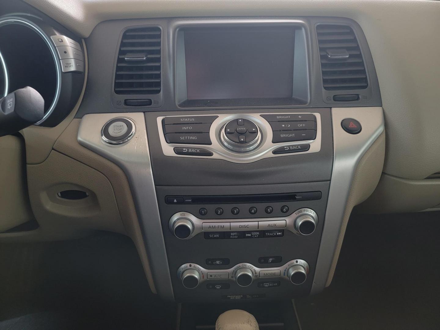 2014 Black Nissan Murano SL (JN8AZ1MU4EW) with an 3.5L V6 DOHC 24V engine, Continuously Variable Transmission transmission, located at 2020 East Division Street, Arlington, TX, 76011, (817) 801-3191, 32.742390, -97.076874 - Photo#20