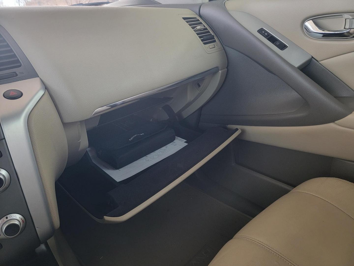 2014 Black Nissan Murano SL (JN8AZ1MU4EW) with an 3.5L V6 DOHC 24V engine, Continuously Variable Transmission transmission, located at 2020 East Division Street, Arlington, TX, 76011, (817) 801-3191, 32.742390, -97.076874 - Photo#21