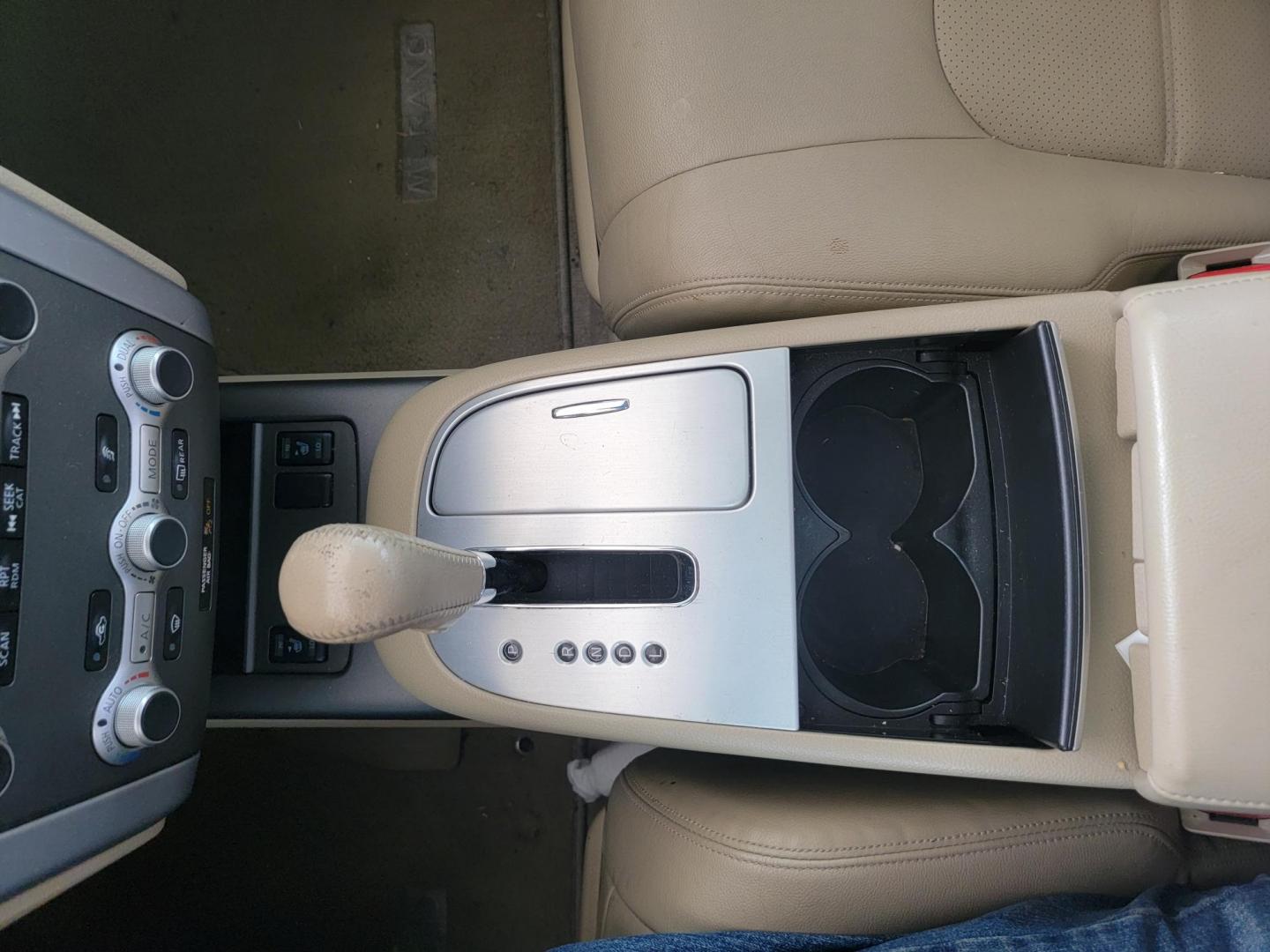 2014 Black Nissan Murano SL (JN8AZ1MU4EW) with an 3.5L V6 DOHC 24V engine, Continuously Variable Transmission transmission, located at 2020 East Division Street, Arlington, TX, 76011, (817) 801-3191, 32.742390, -97.076874 - Photo#24