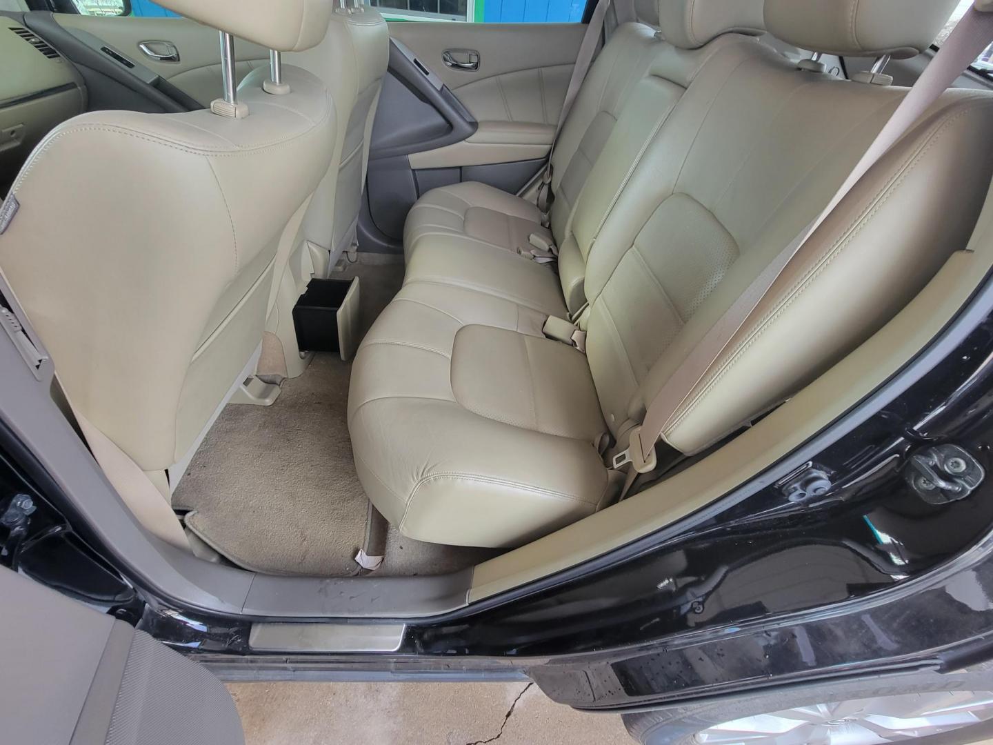 2014 Black Nissan Murano SL (JN8AZ1MU4EW) with an 3.5L V6 DOHC 24V engine, Continuously Variable Transmission transmission, located at 2020 East Division Street, Arlington, TX, 76011, (817) 801-3191, 32.742390, -97.076874 - Photo#31